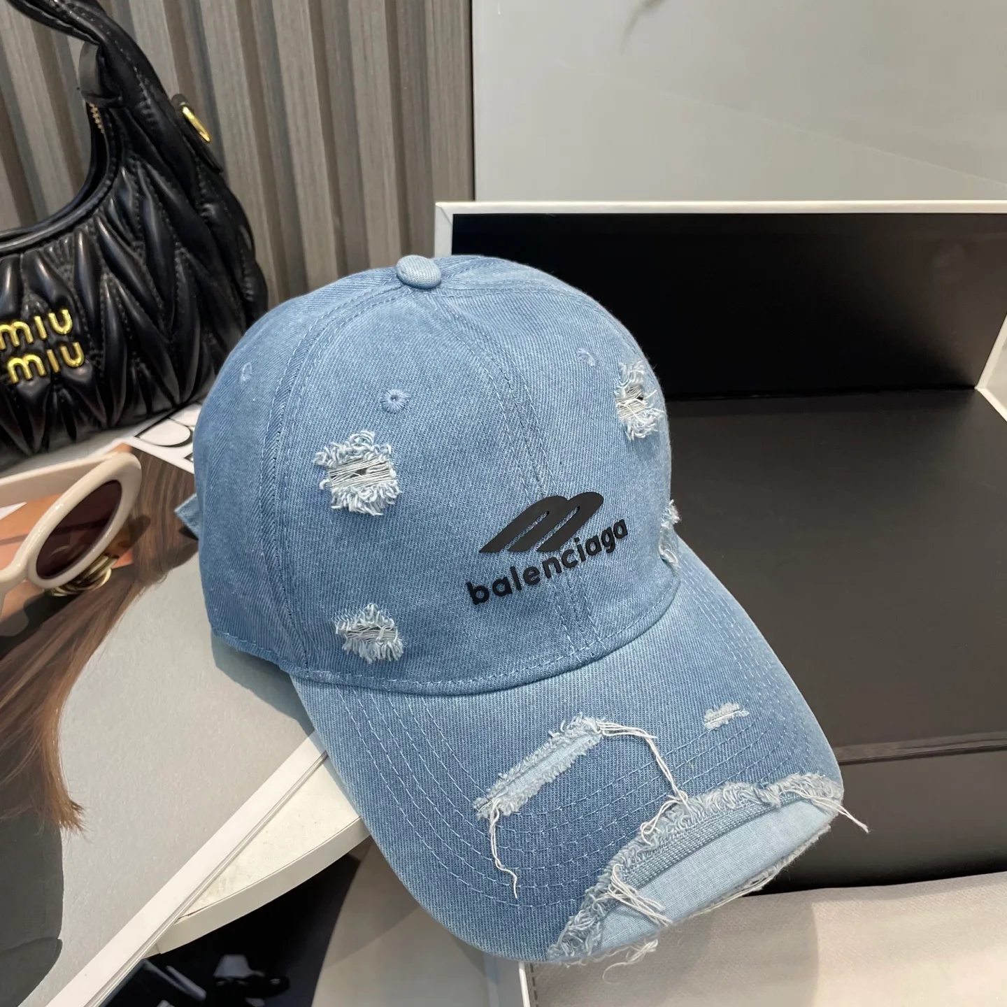 Головные Уборы Balenciaga 10880