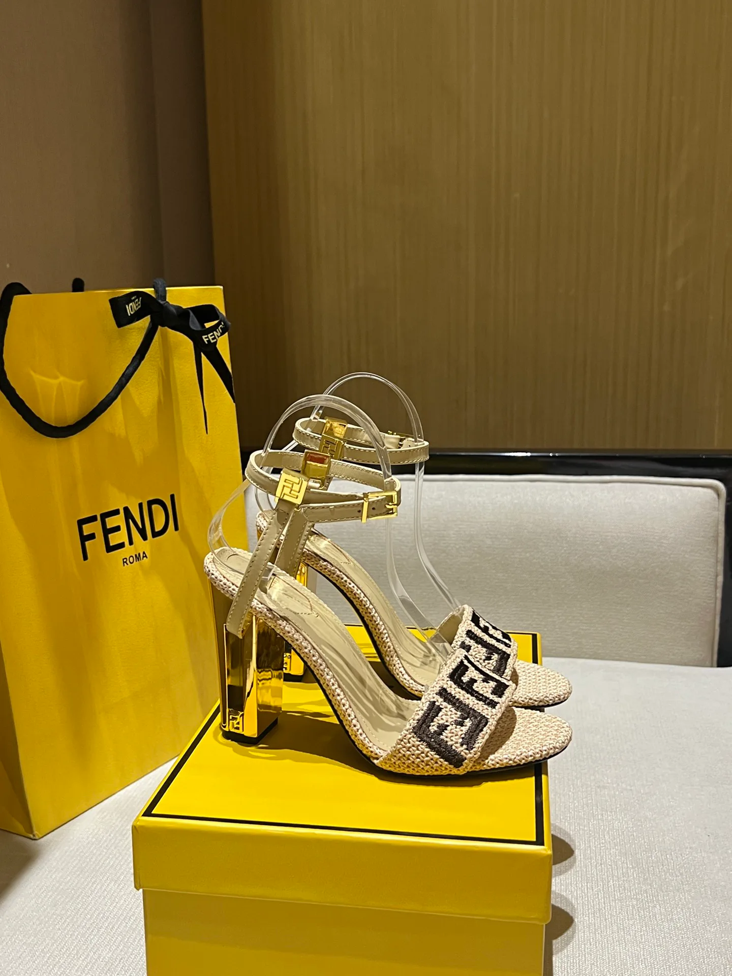 Босоножки Женские Fendi 8666