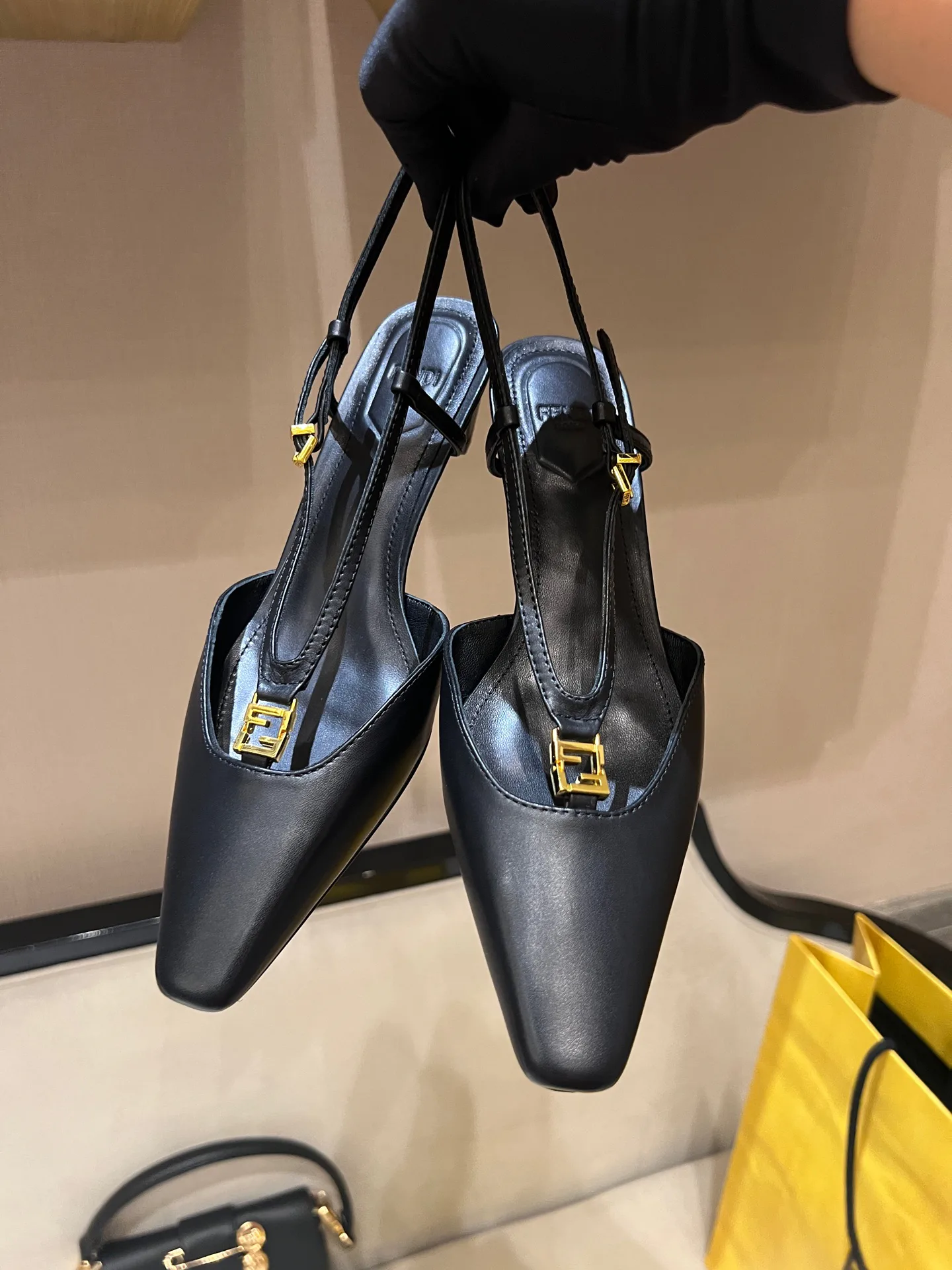 Сандалии Женские Fendi 9227113