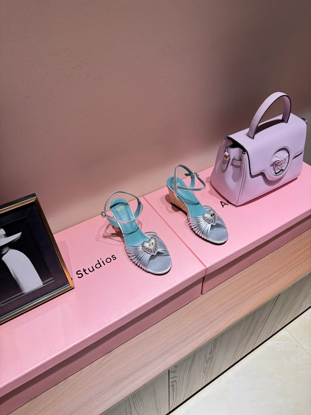 Босоножки Женские Valentino 17968672