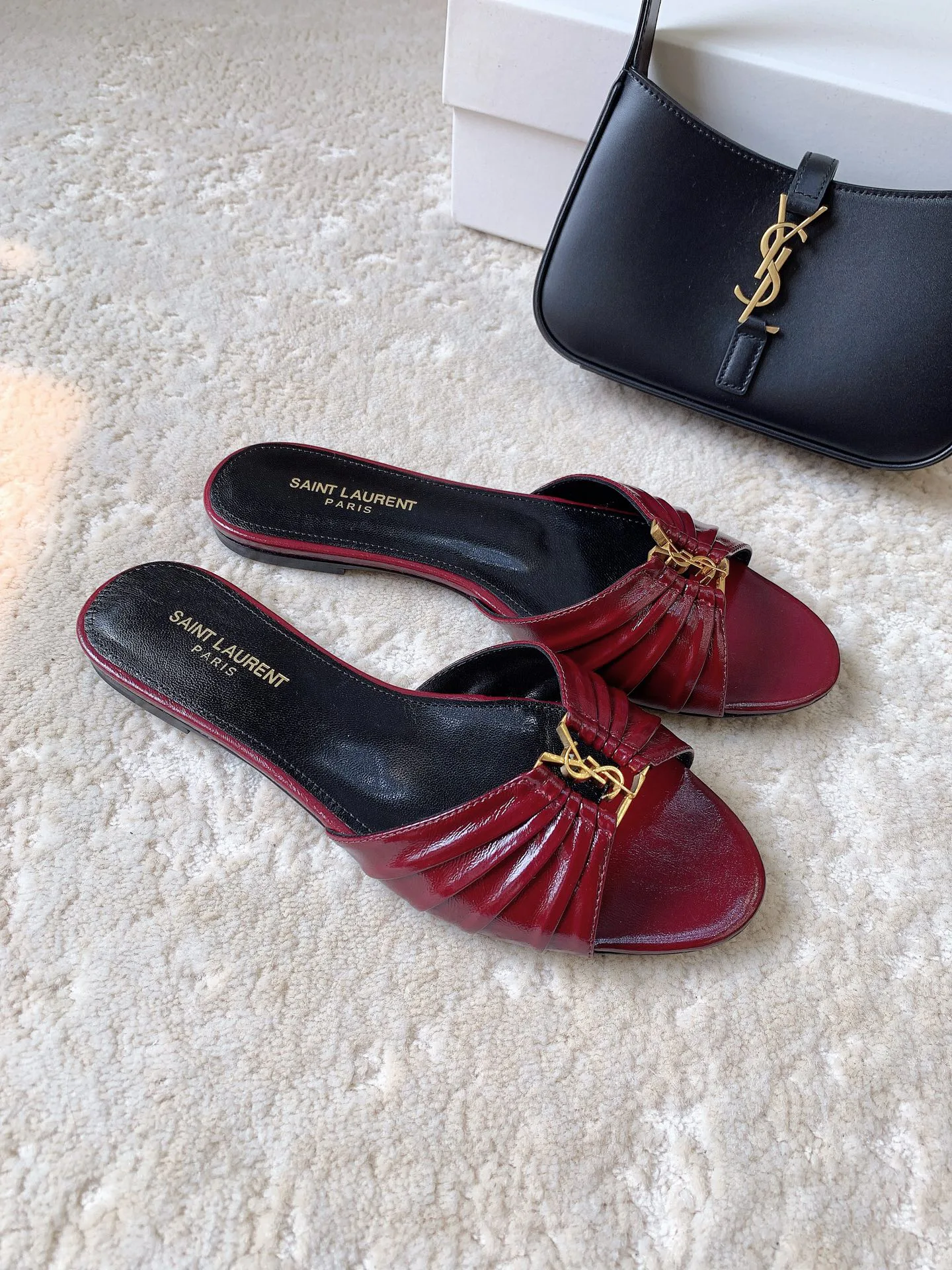 Шлепанцы Женские Saint Laurent 13565777