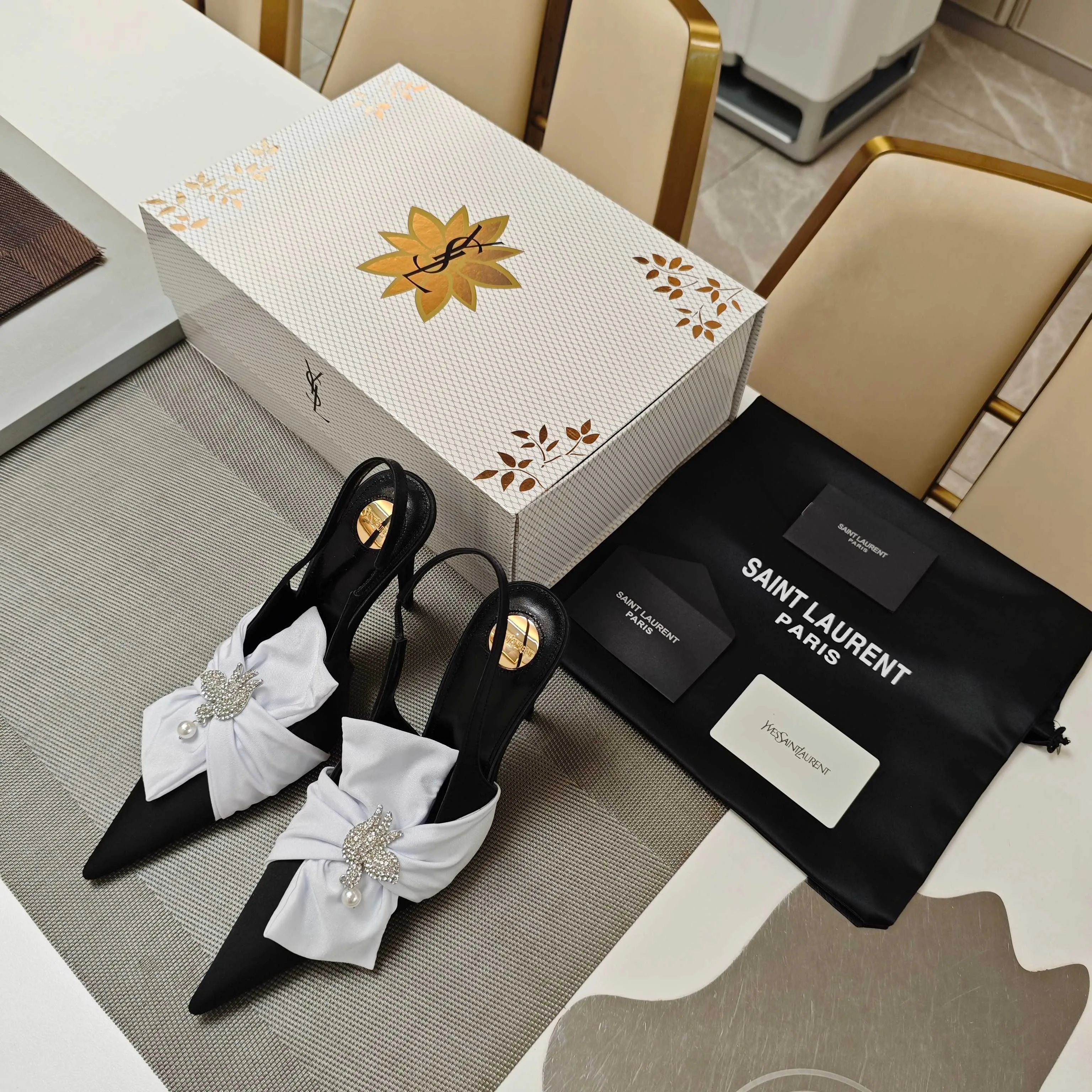 Босоножки Женские Saint Laurent 11490787