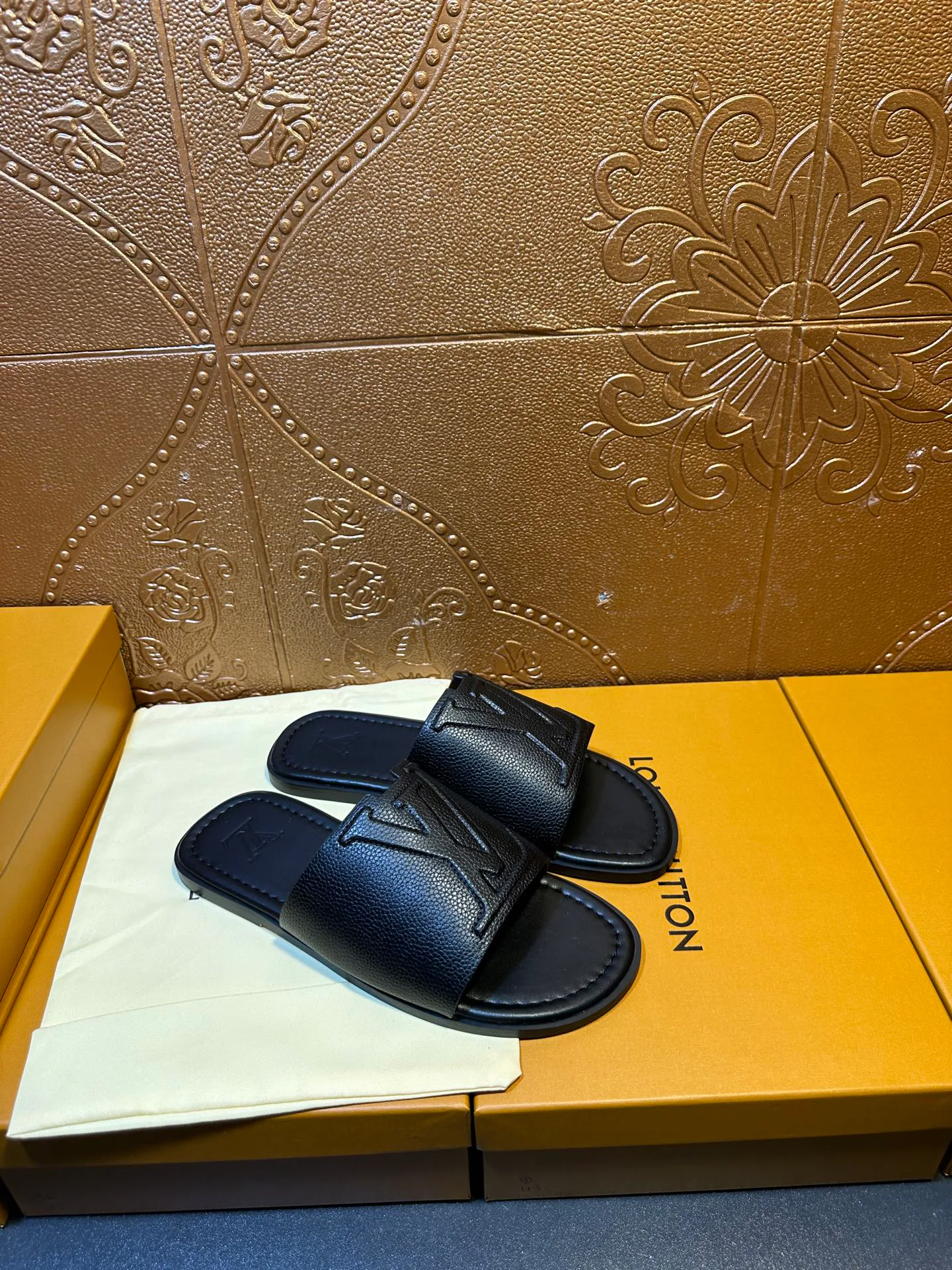 Шлепанцы Мужские Louis Vuitton 11488110