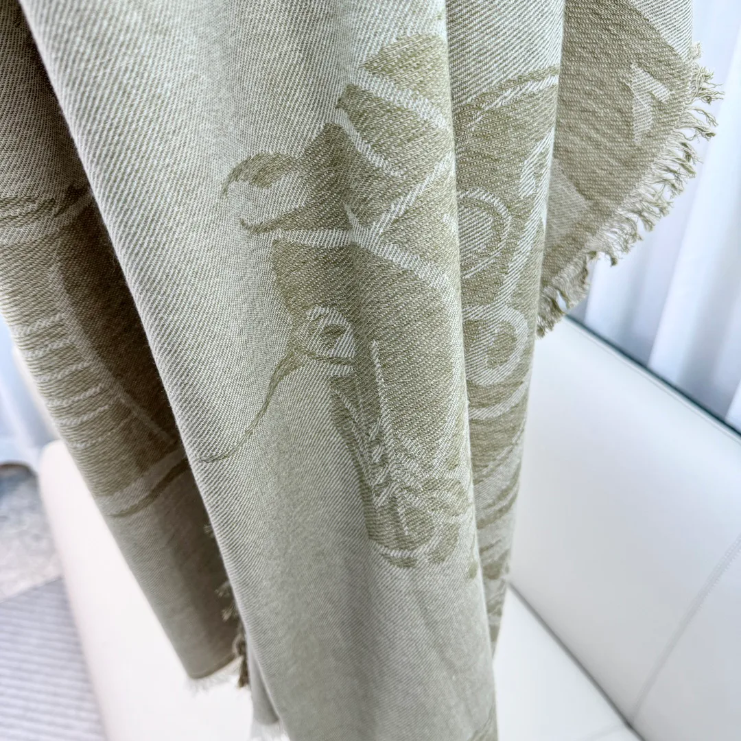 Шарфы Burberry 2399