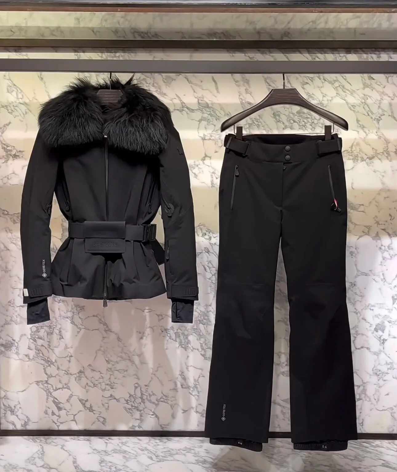 Куртки И Пуховики Женские Moncler 18710227