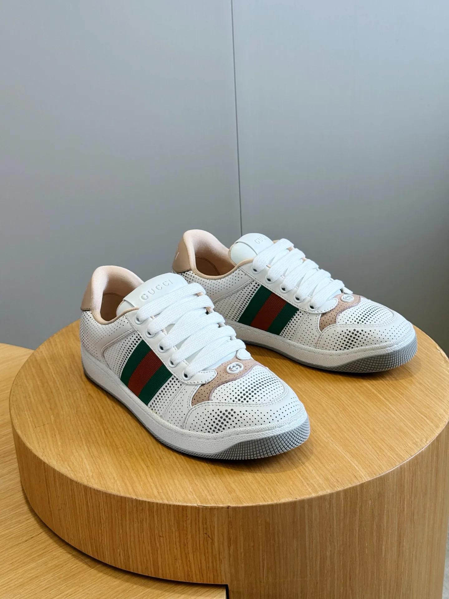Кроссовки Женские Gucci 19678360