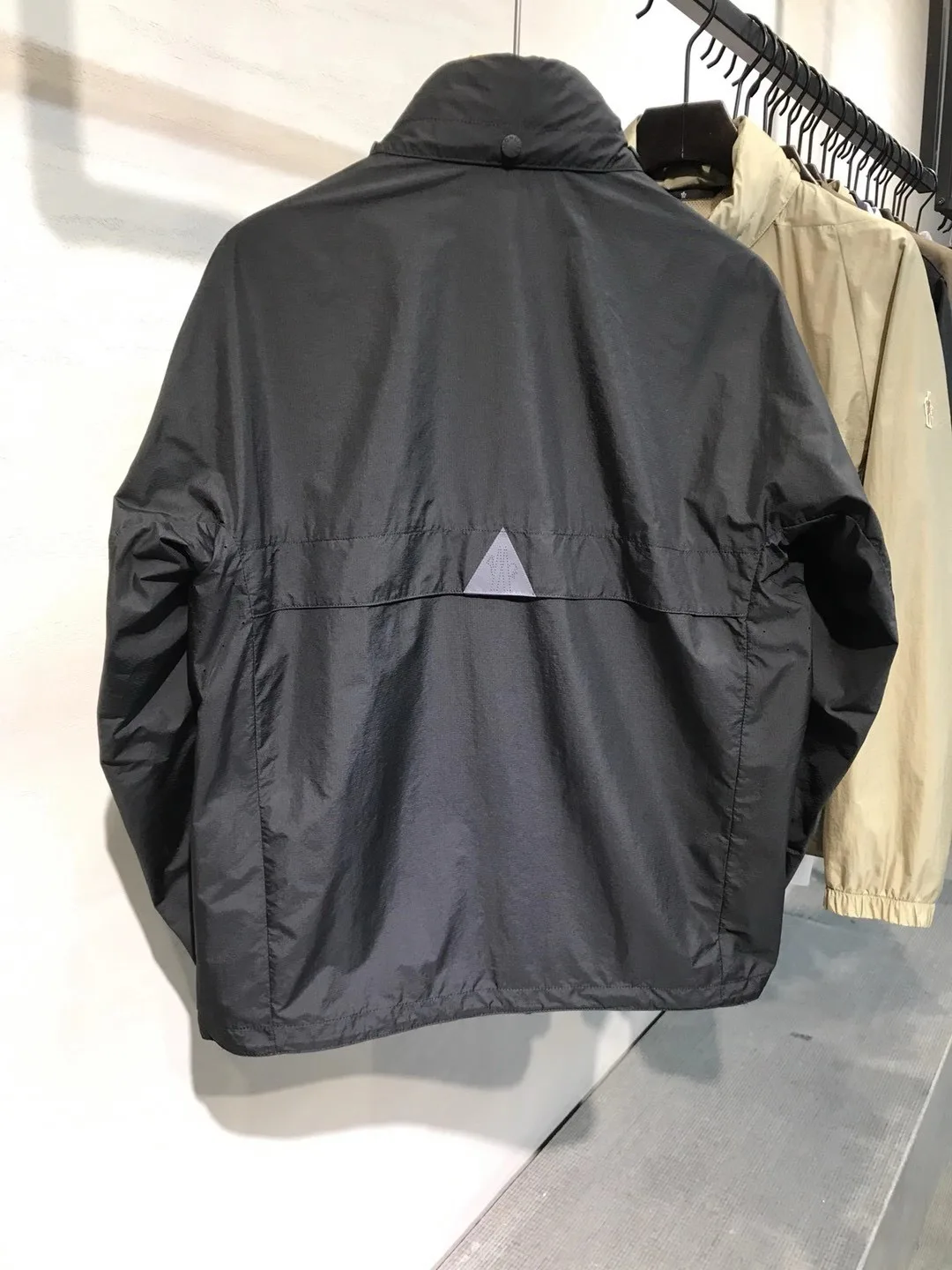 Куртки И Пуховики Мужские Moncler 11651513