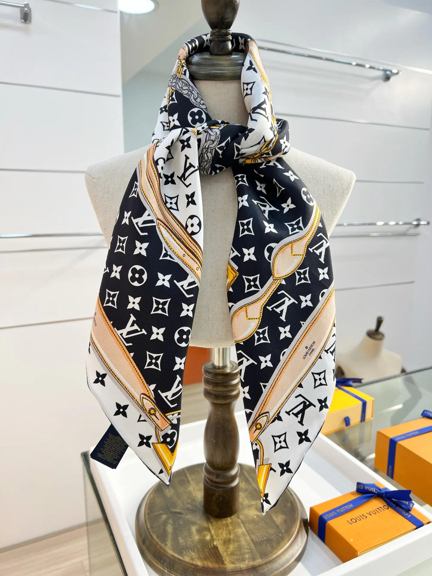 Платки Louis Vuitton 11503428