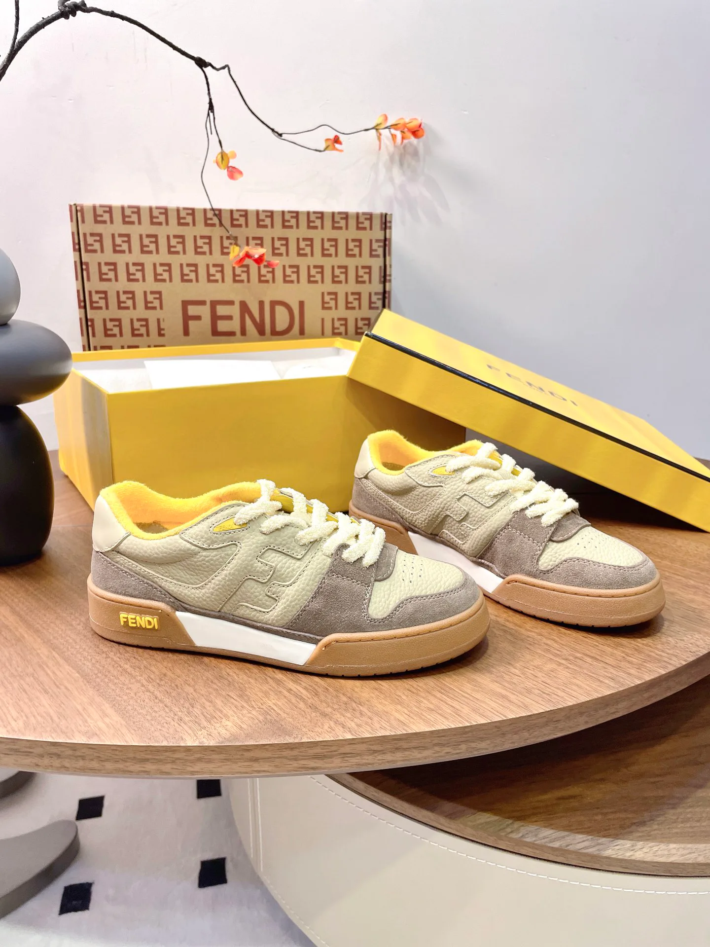 Кроссовки Женские Fendi 17957374