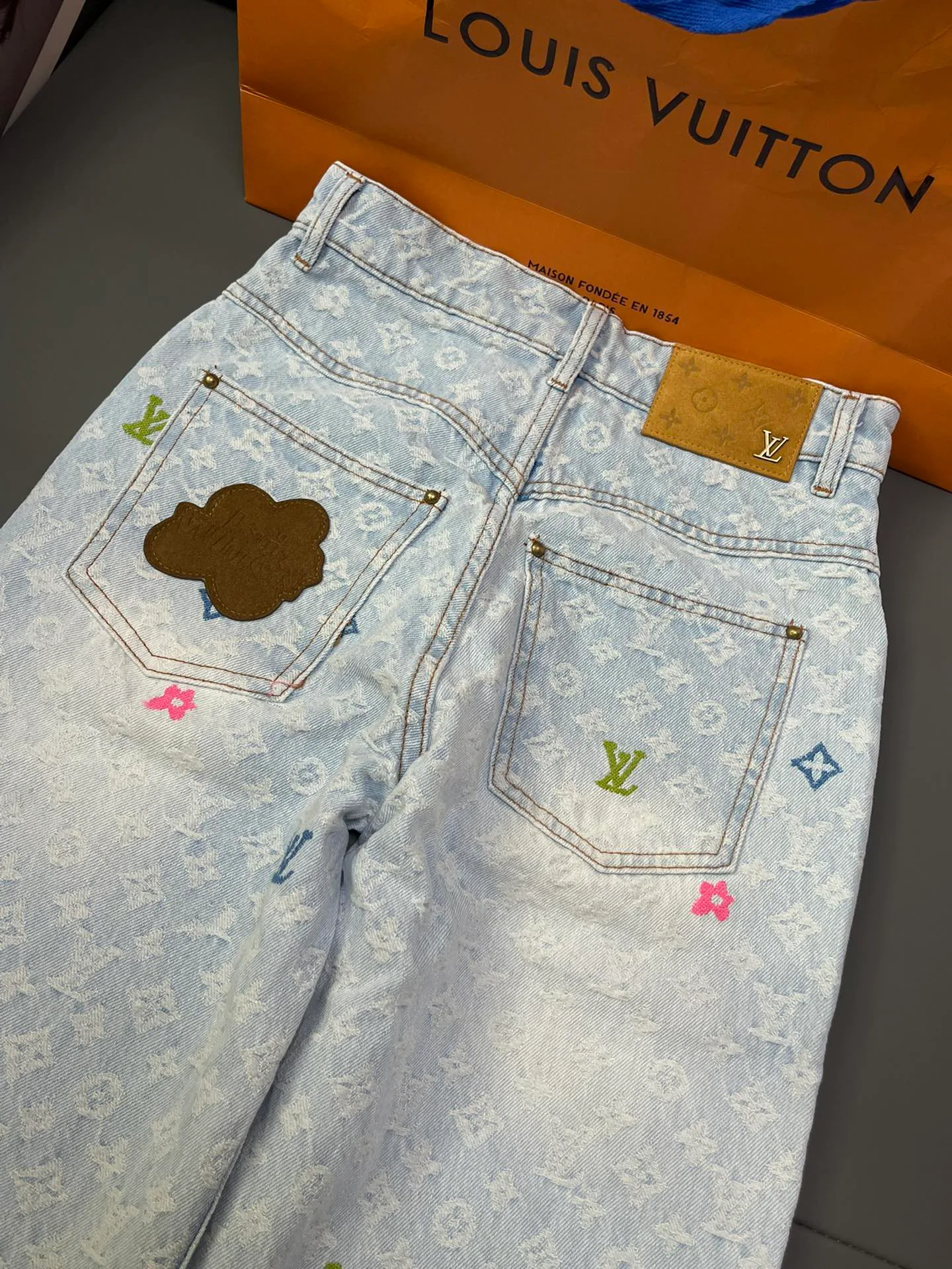 Джинсы Женские Louis Vuitton 17954534