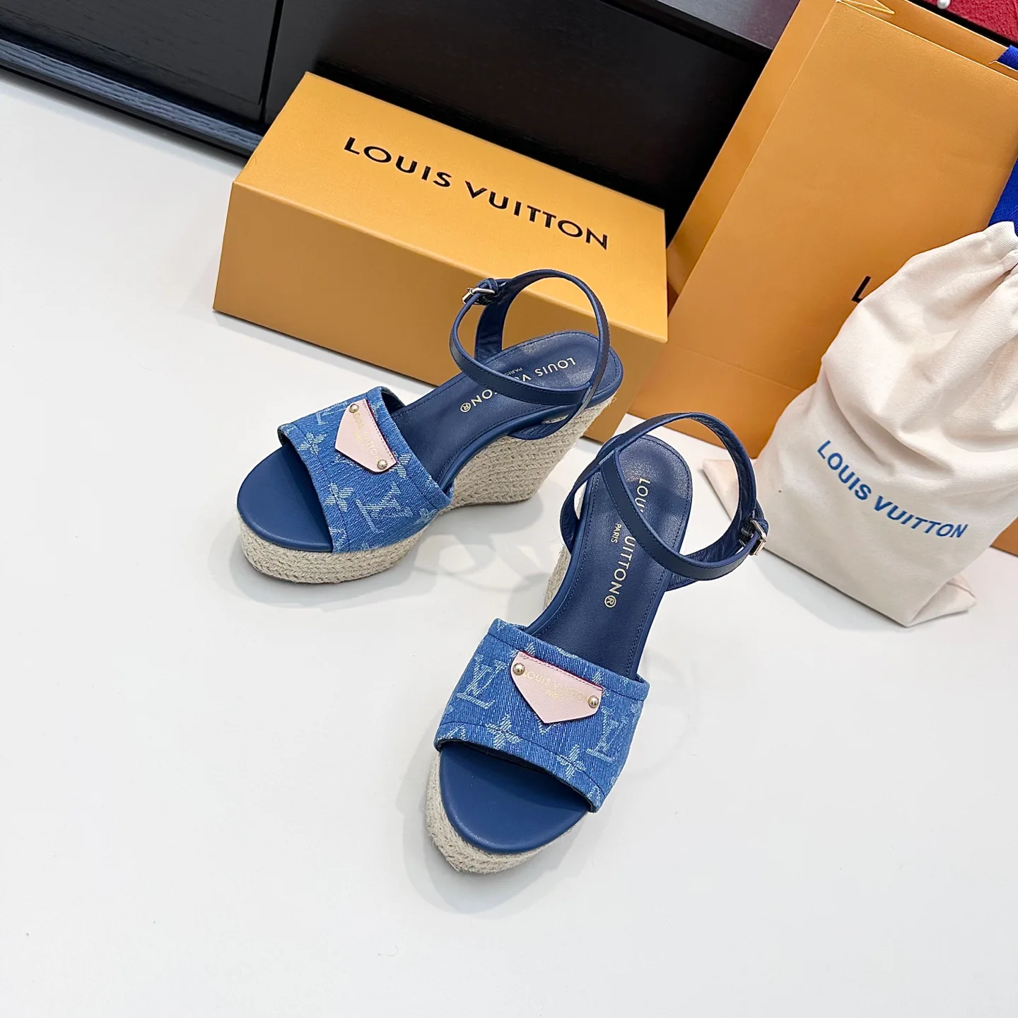 Сандалии Женские Louis Vuitton 11566078