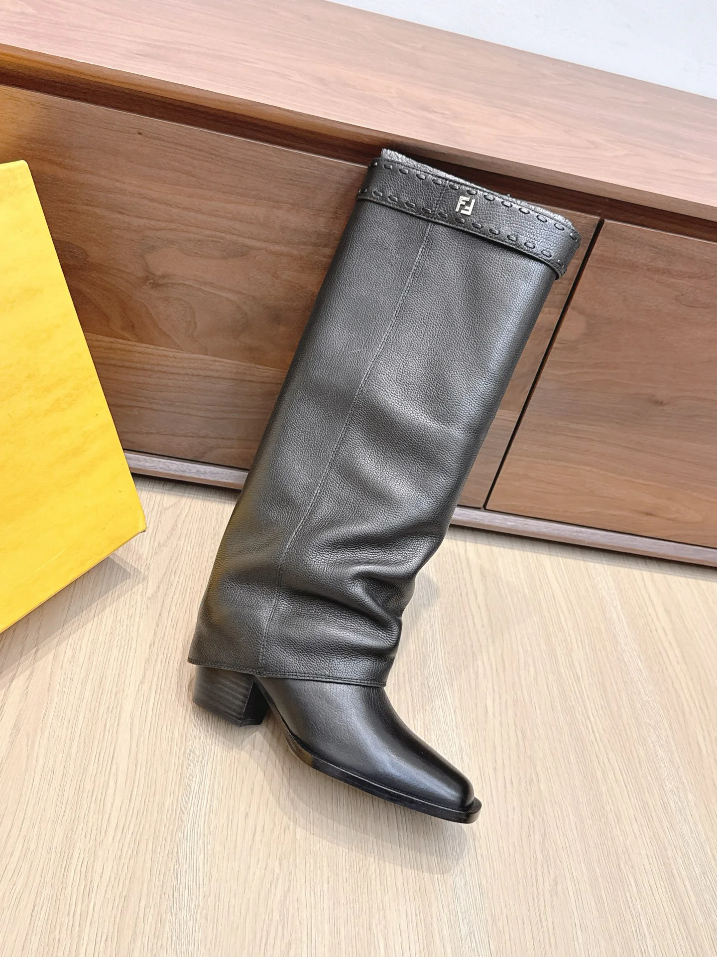 Сапоги Женские Fendi 18092434