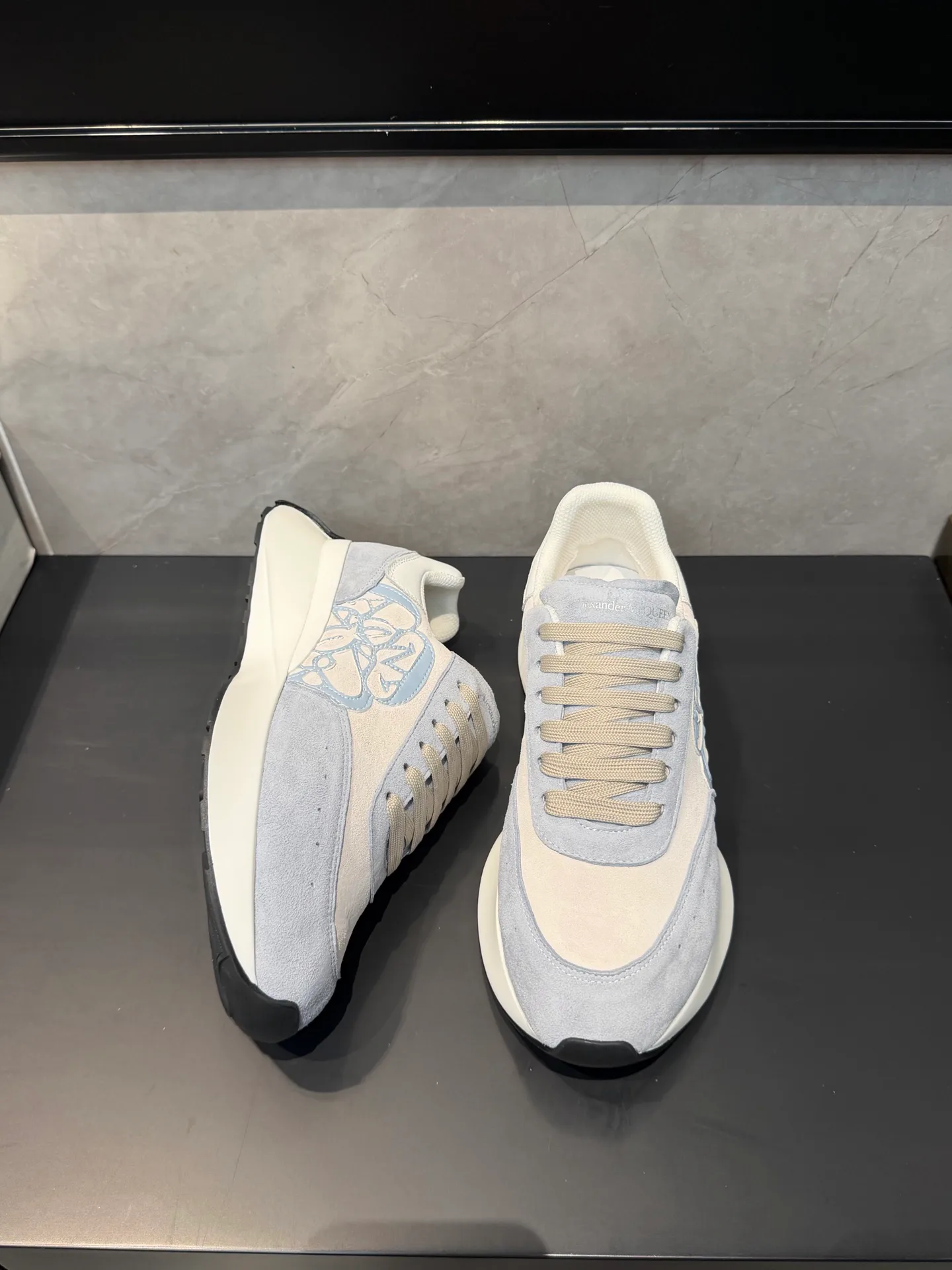 Кроссовки Женские Alexander Mcqueen 18363892