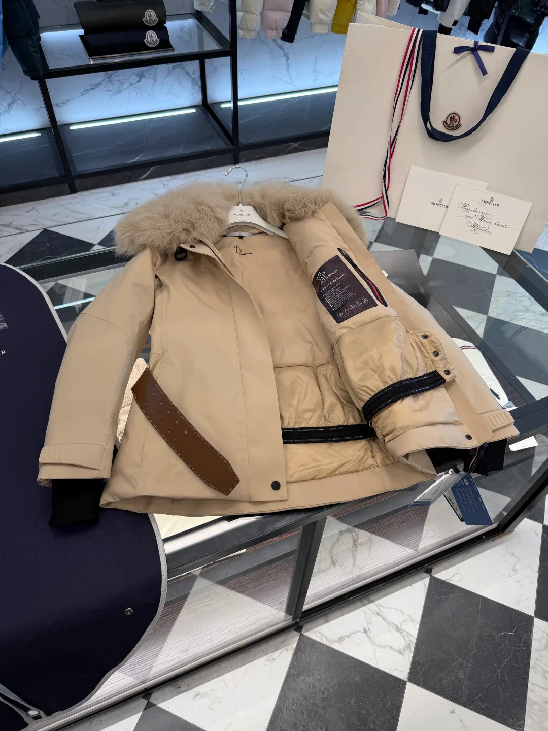 Куртки И Пуховики Женские Moncler 19336116