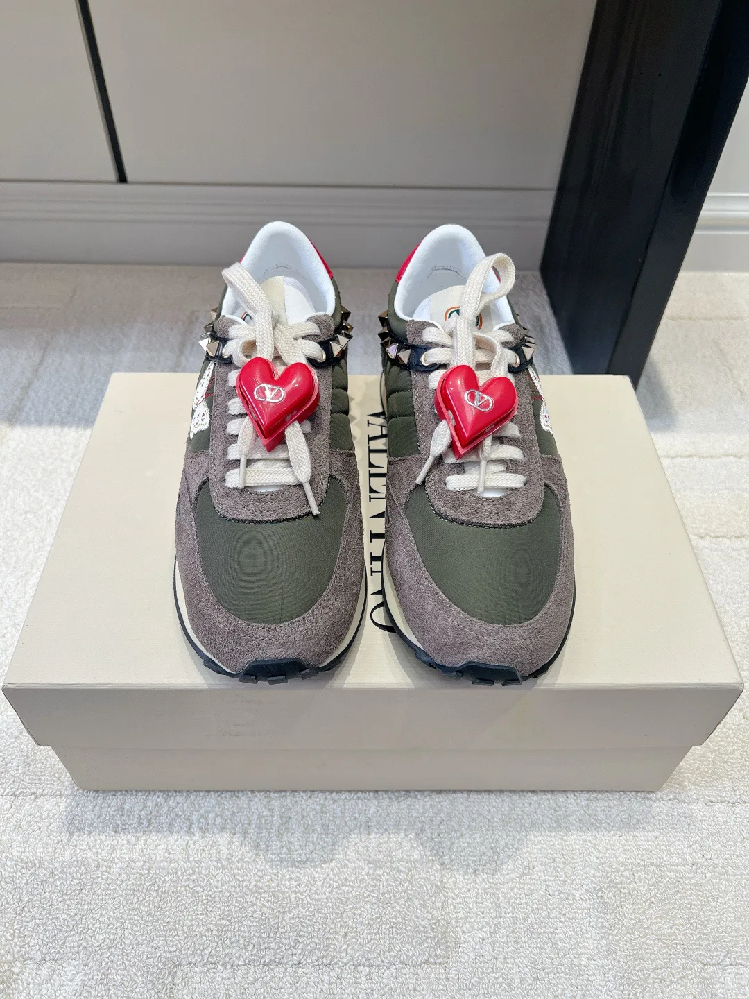 Кроссовки Женские Valentino 18436568
