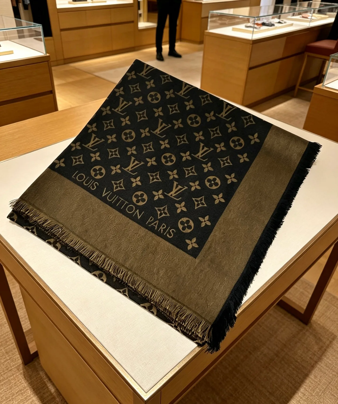 Шарфы Louis Vuitton 15150445