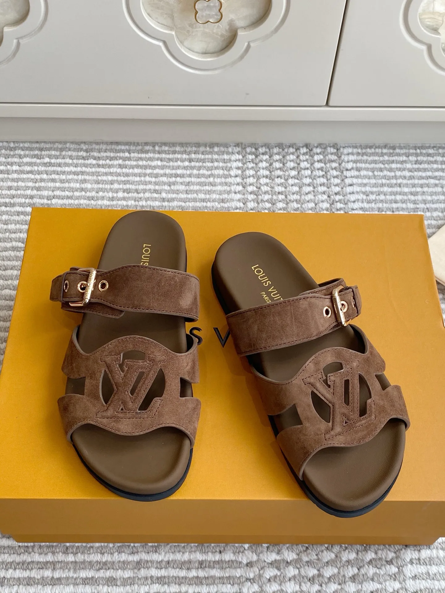 Шлепанцы Женские Louis Vuitton 17572153