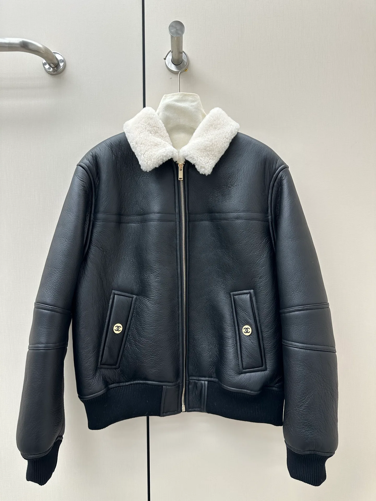 Кожаные Куртки И Дублёнки Женские Chanel 18605689