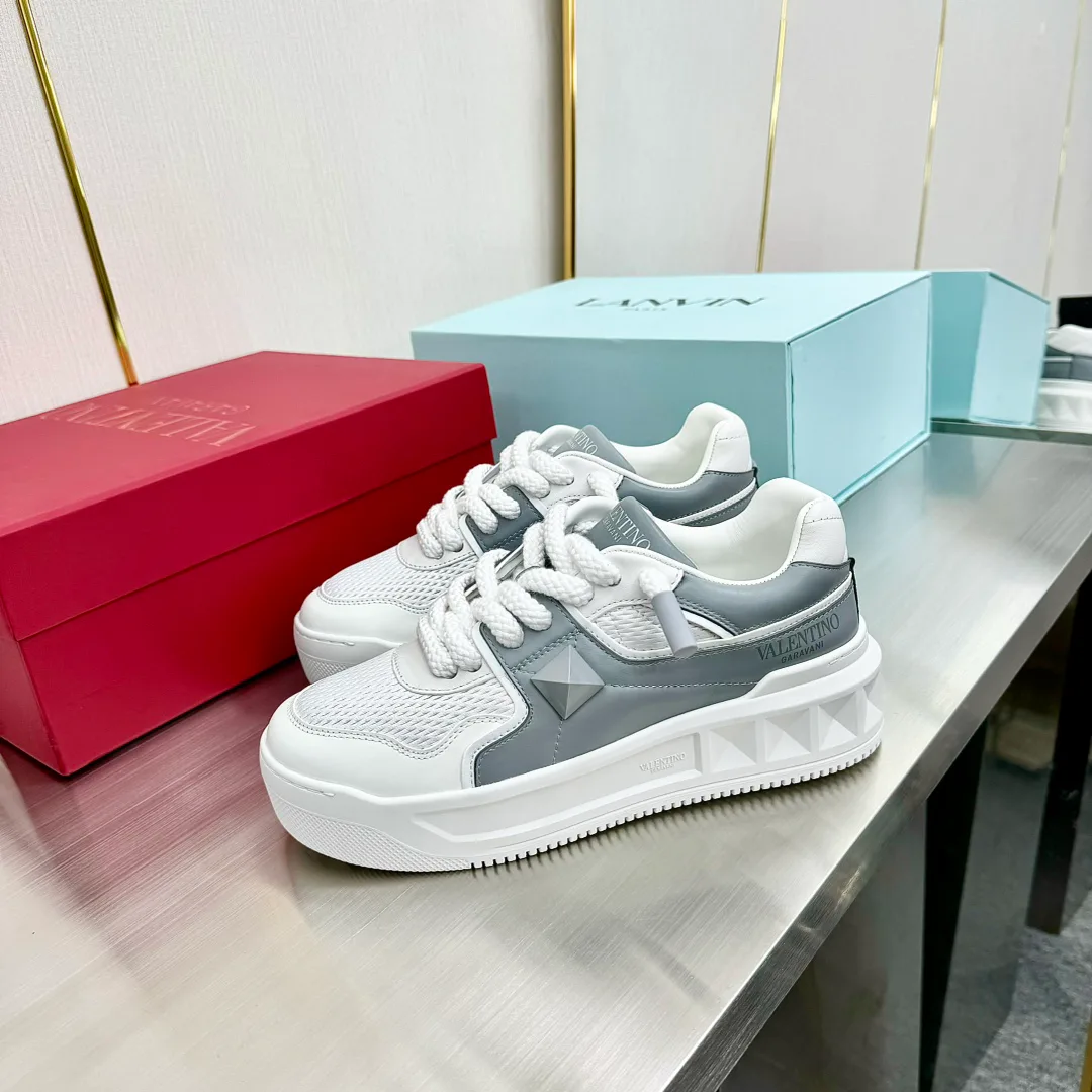 Кроссовки Женские Valentino 17904340
