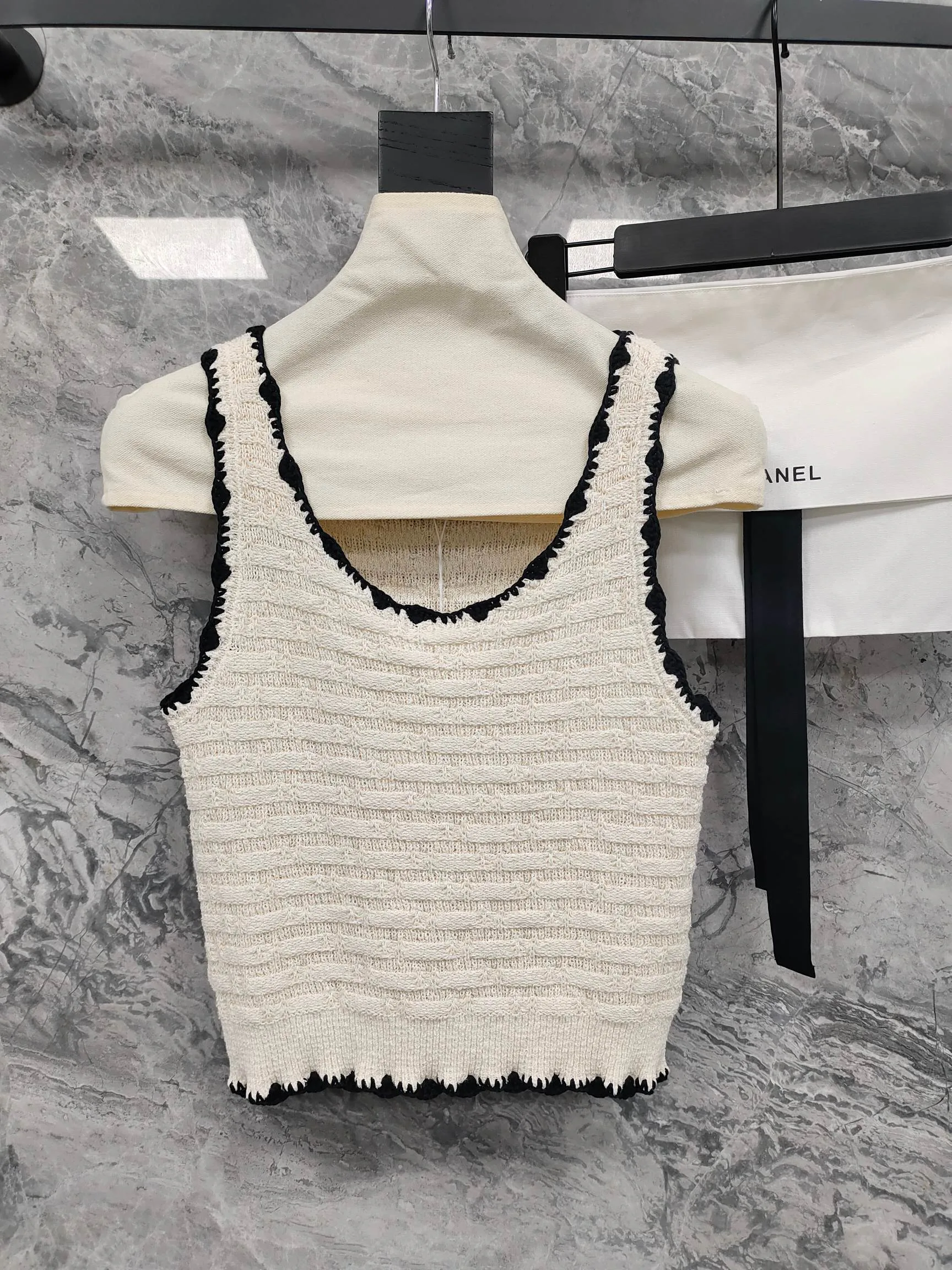Жилеты Женские Chanel 10035990