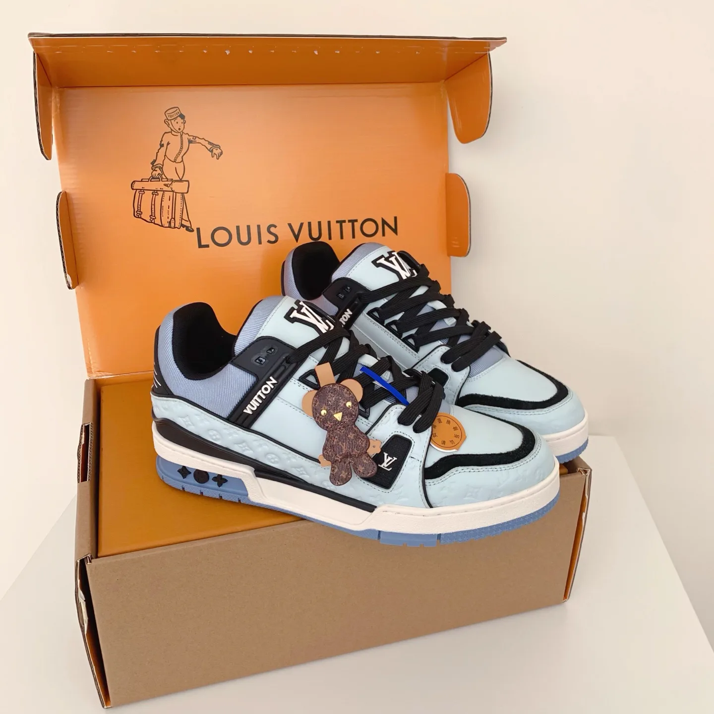 Кроссовки Женские Louis Vuitton 18258380