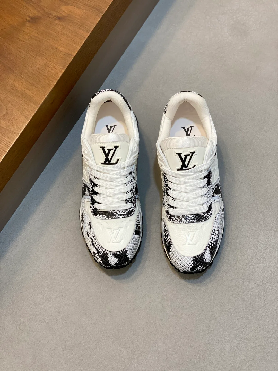 Кроссовки Мужские Louis Vuitton 19458680