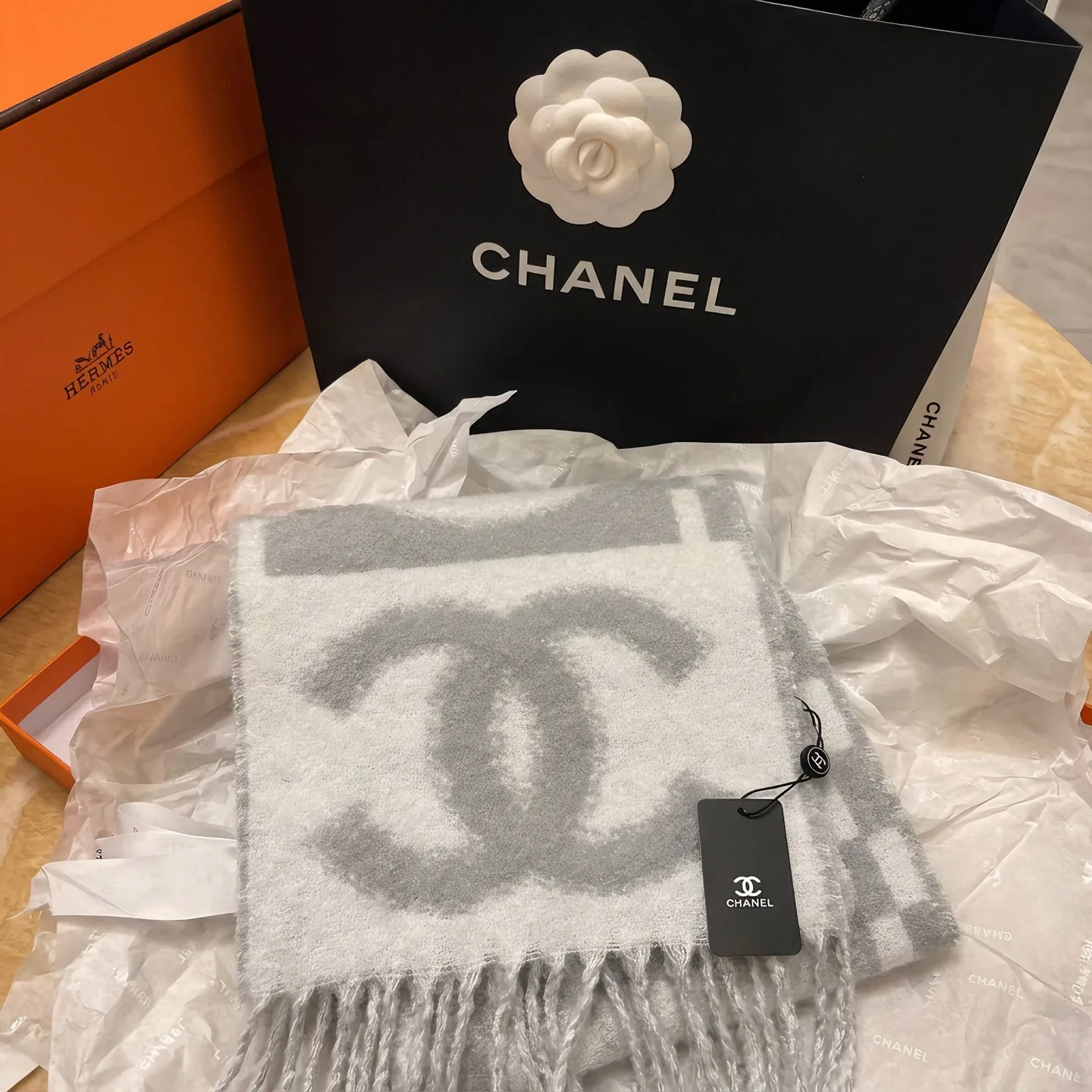 Шарфы Chanel 18322569