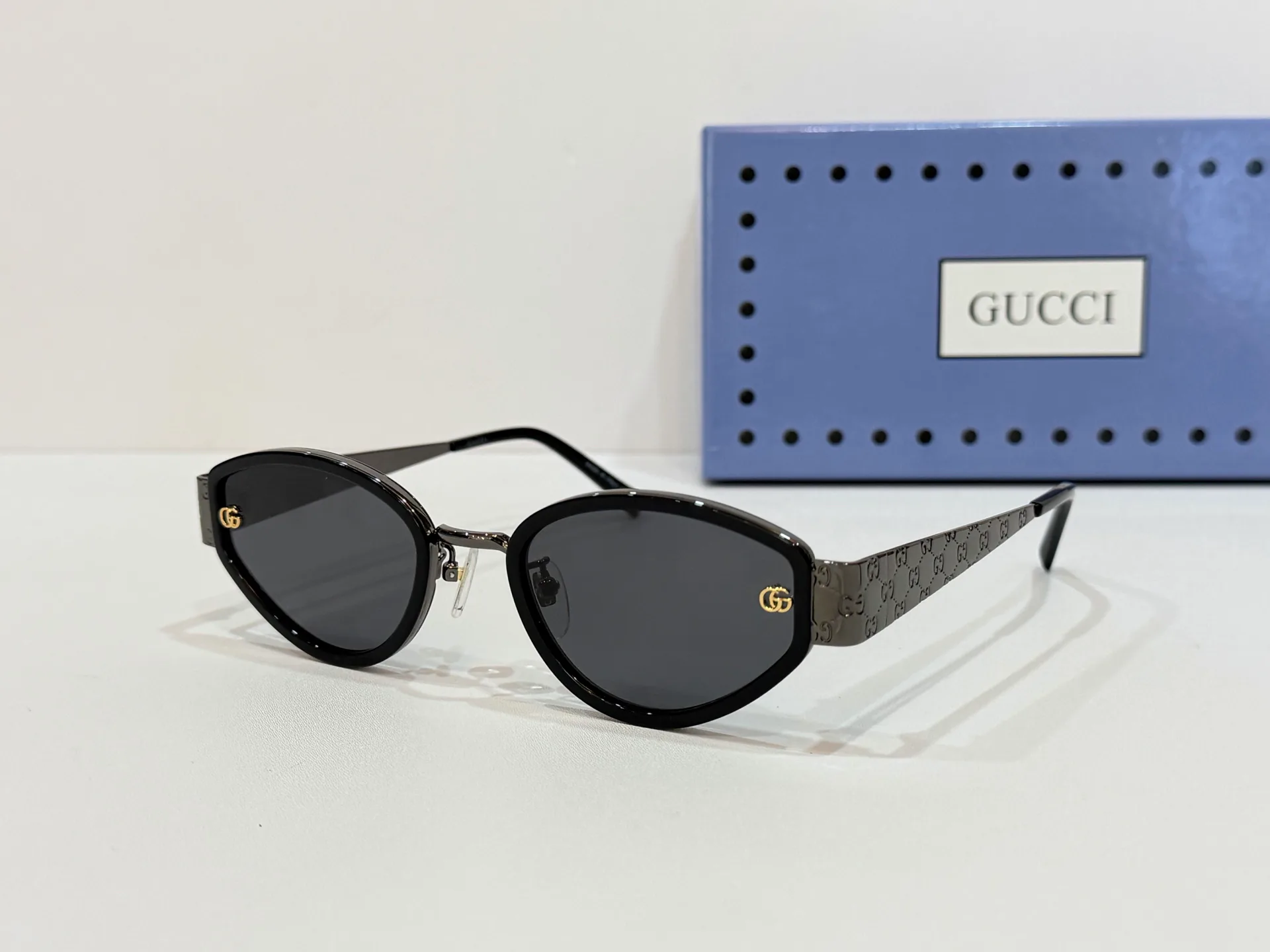 Очки Gucci 13441571