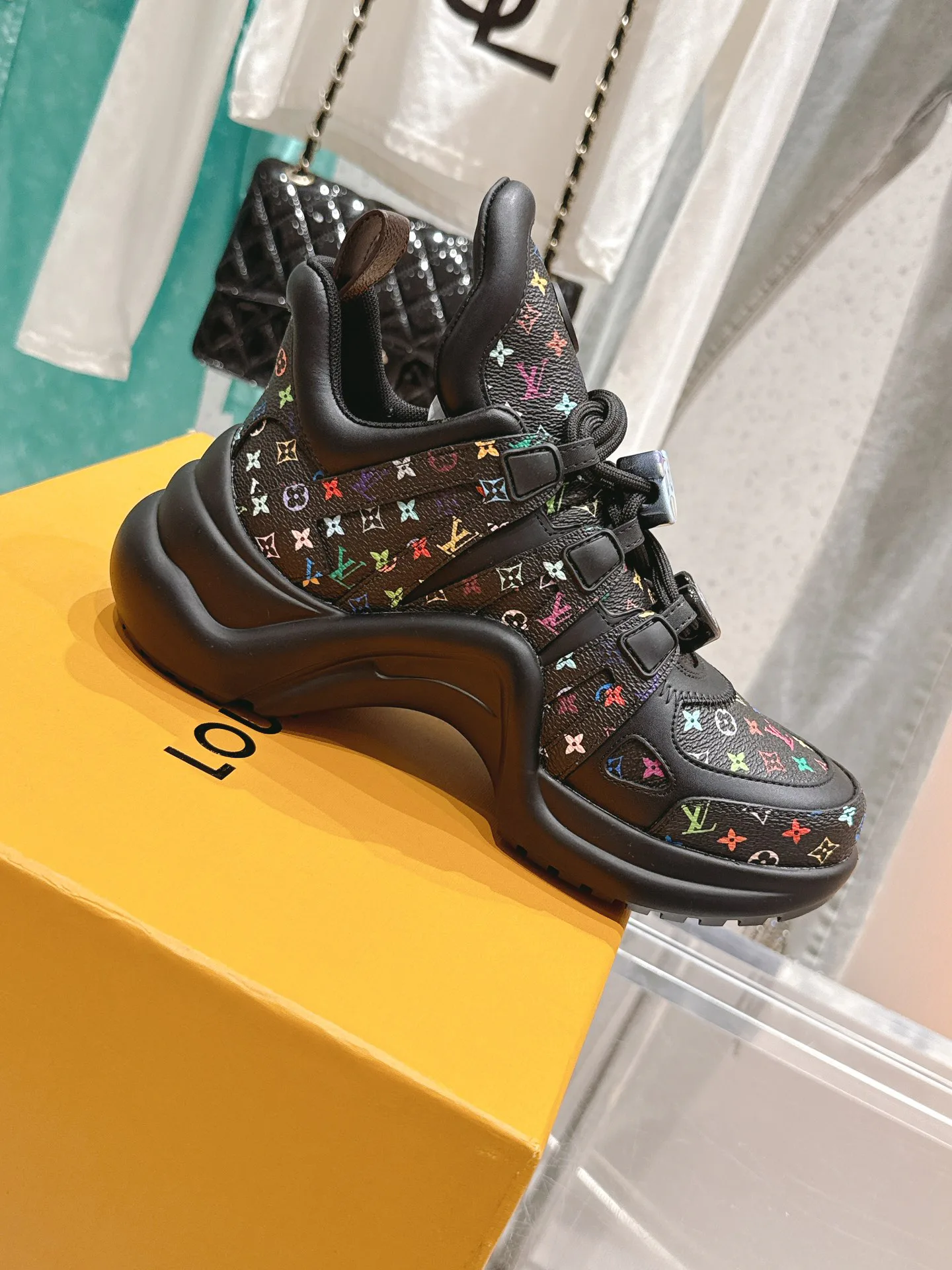 Кроссовки Женские Louis Vuitton 19751