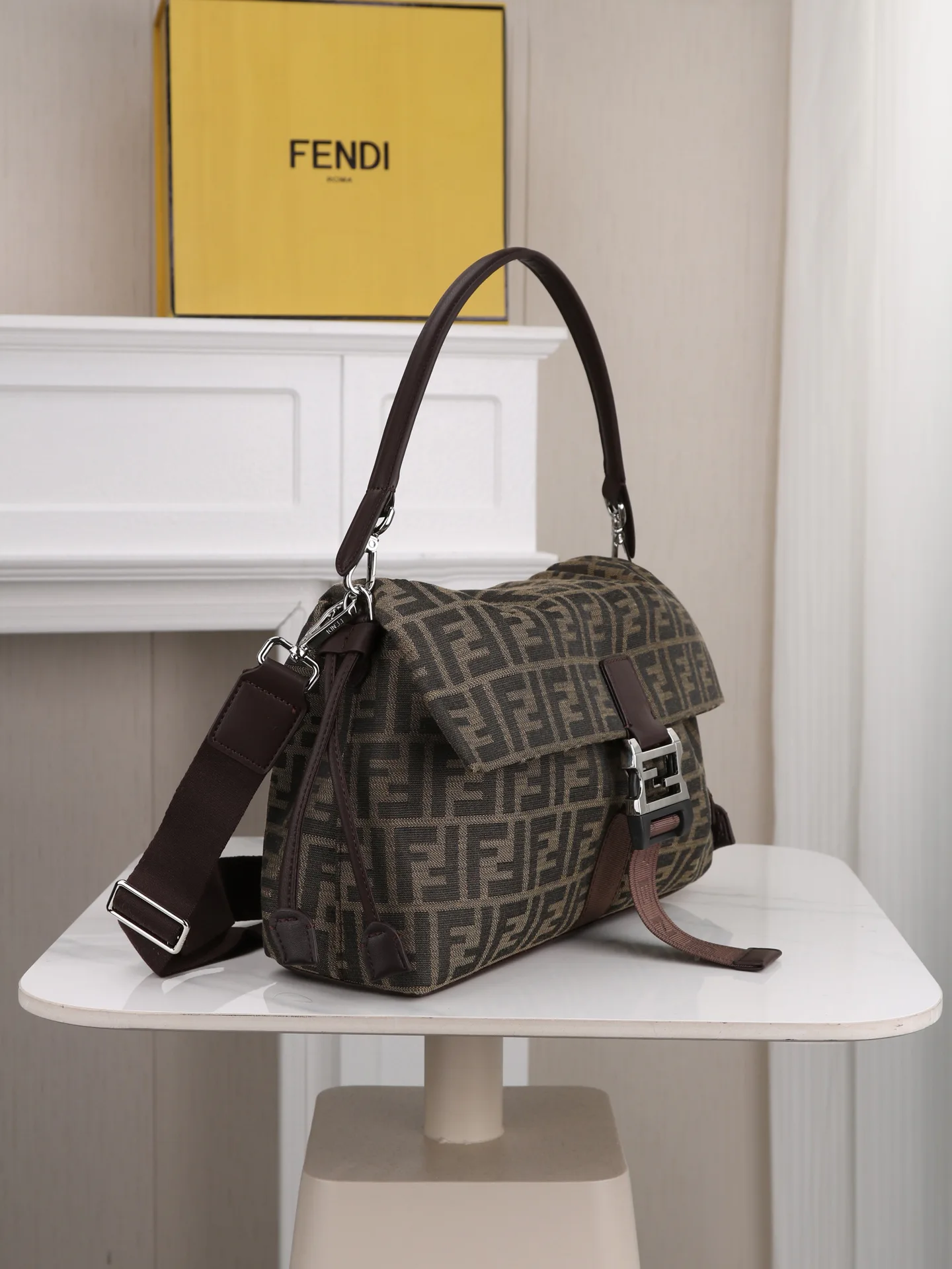 Сумки На Ремне Женские Fendi 18005127