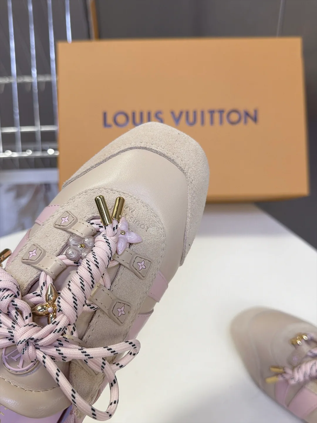 Кроссовки Женские Louis Vuitton 18005459