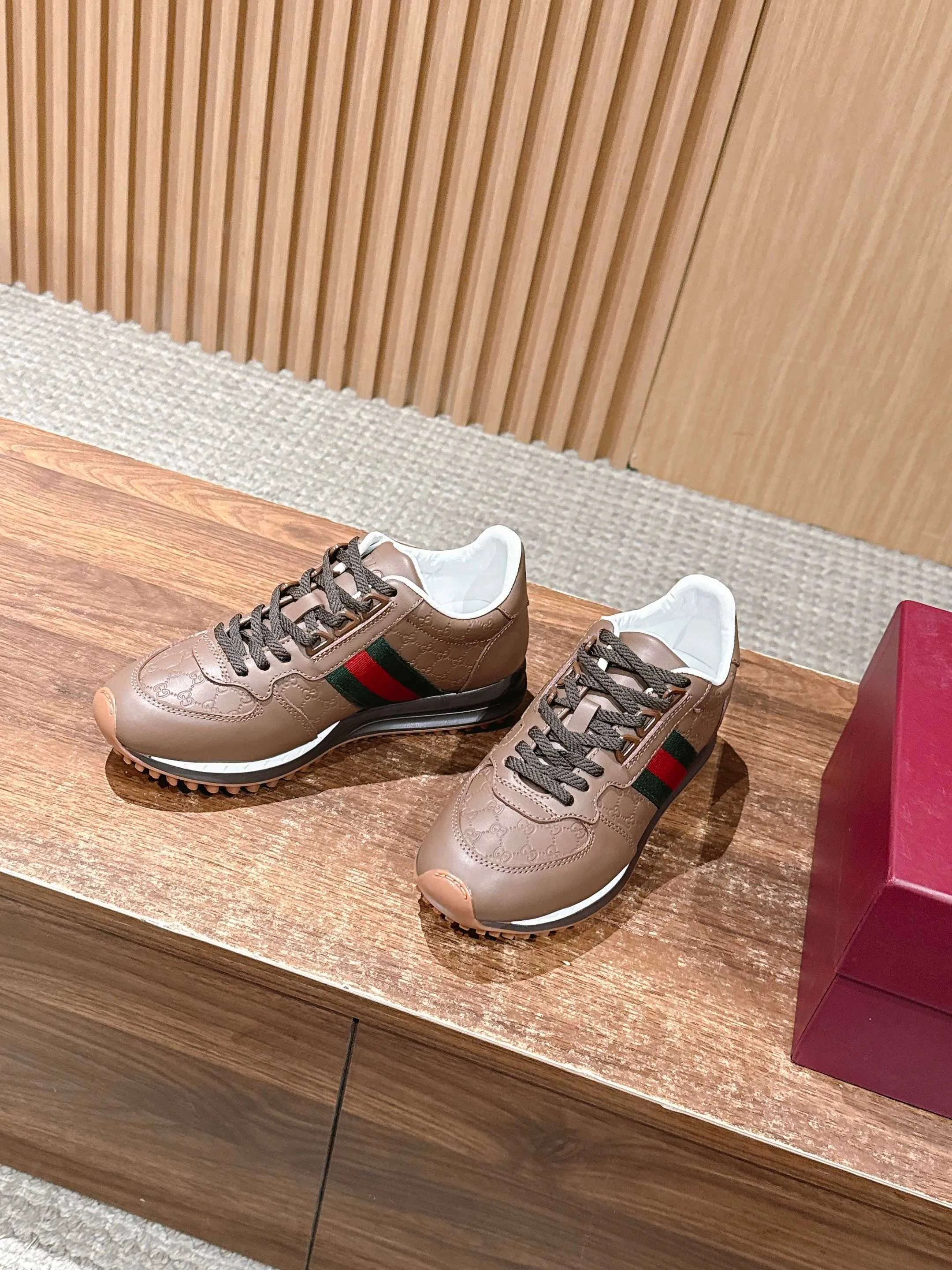 Кроссовки Женские Gucci 4385833