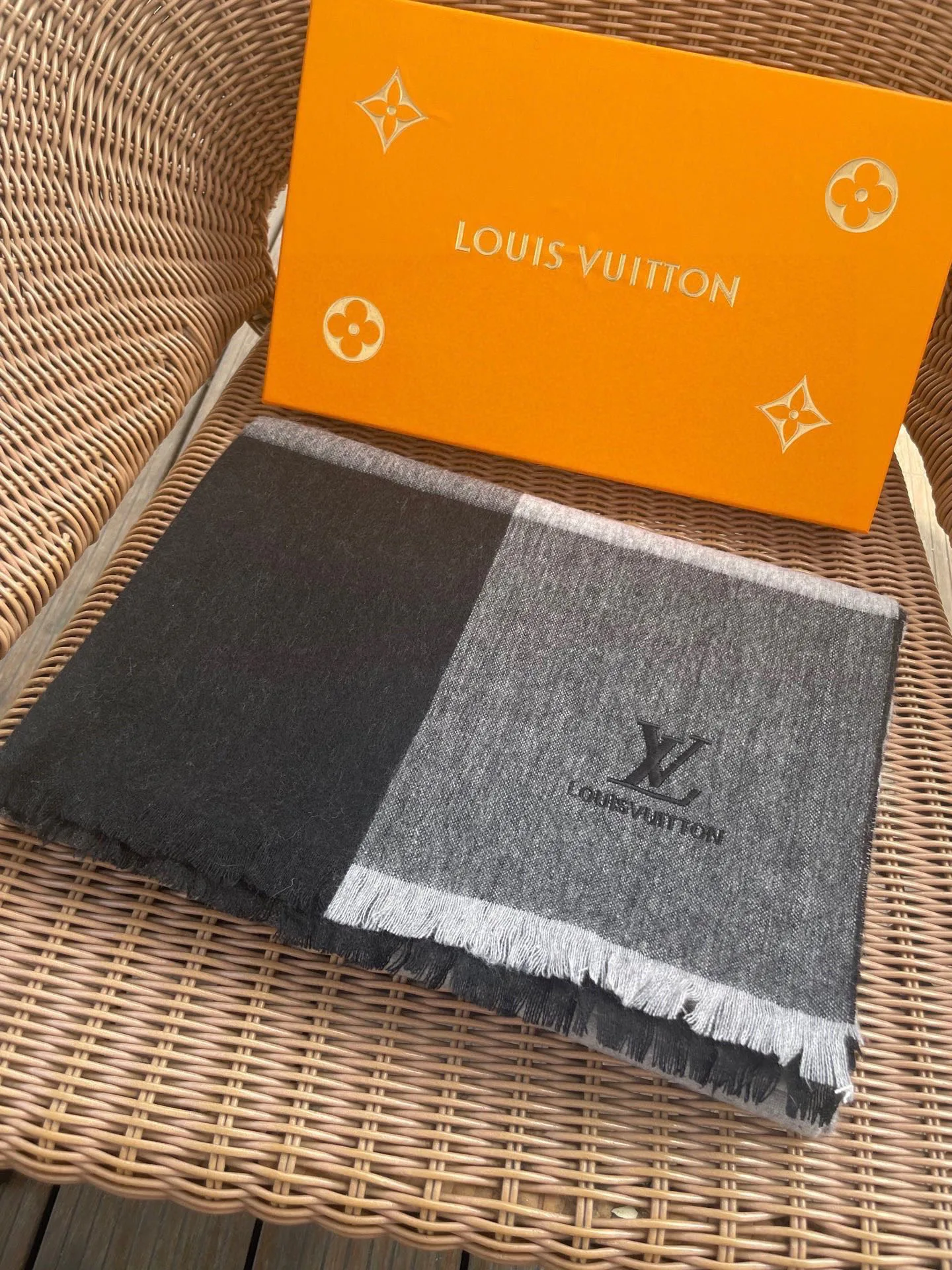 Шарфы Louis Vuitton 832144