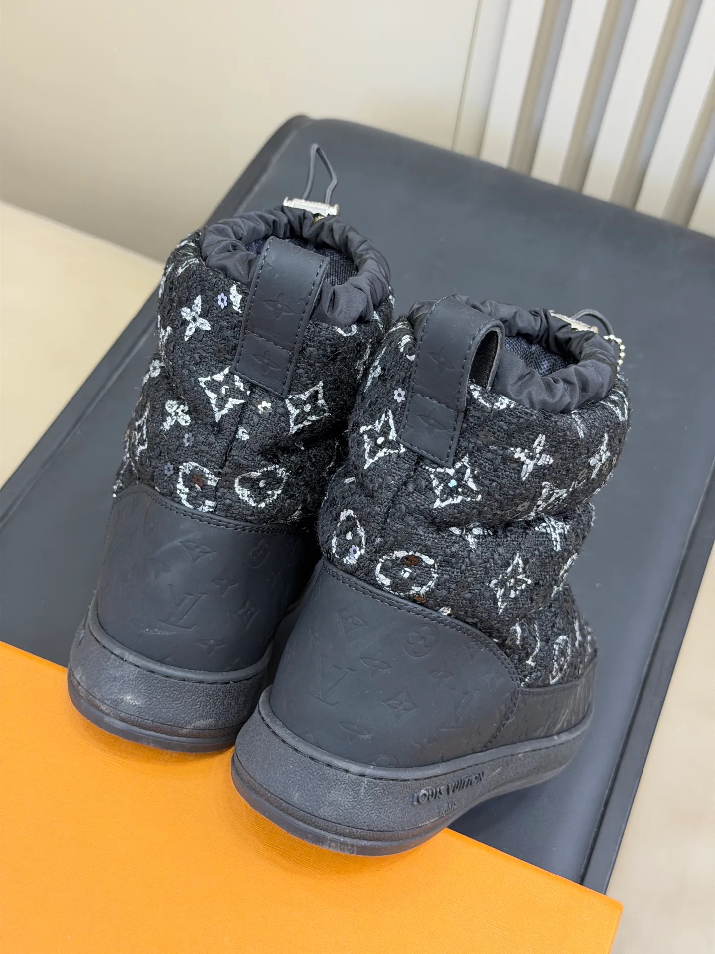 Угги Женские Louis Vuitton 18498044