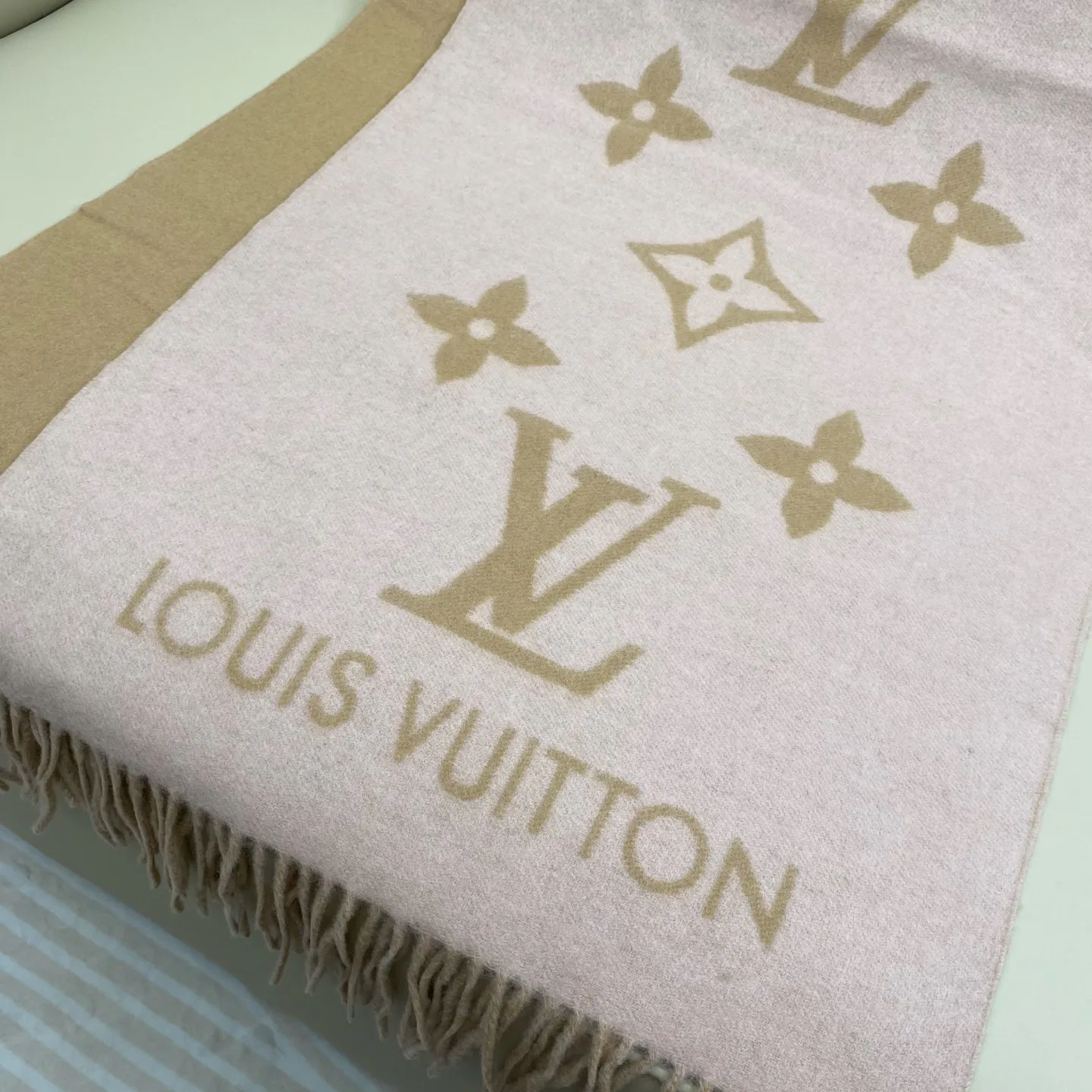 Шарфы Louis Vuitton 18105572