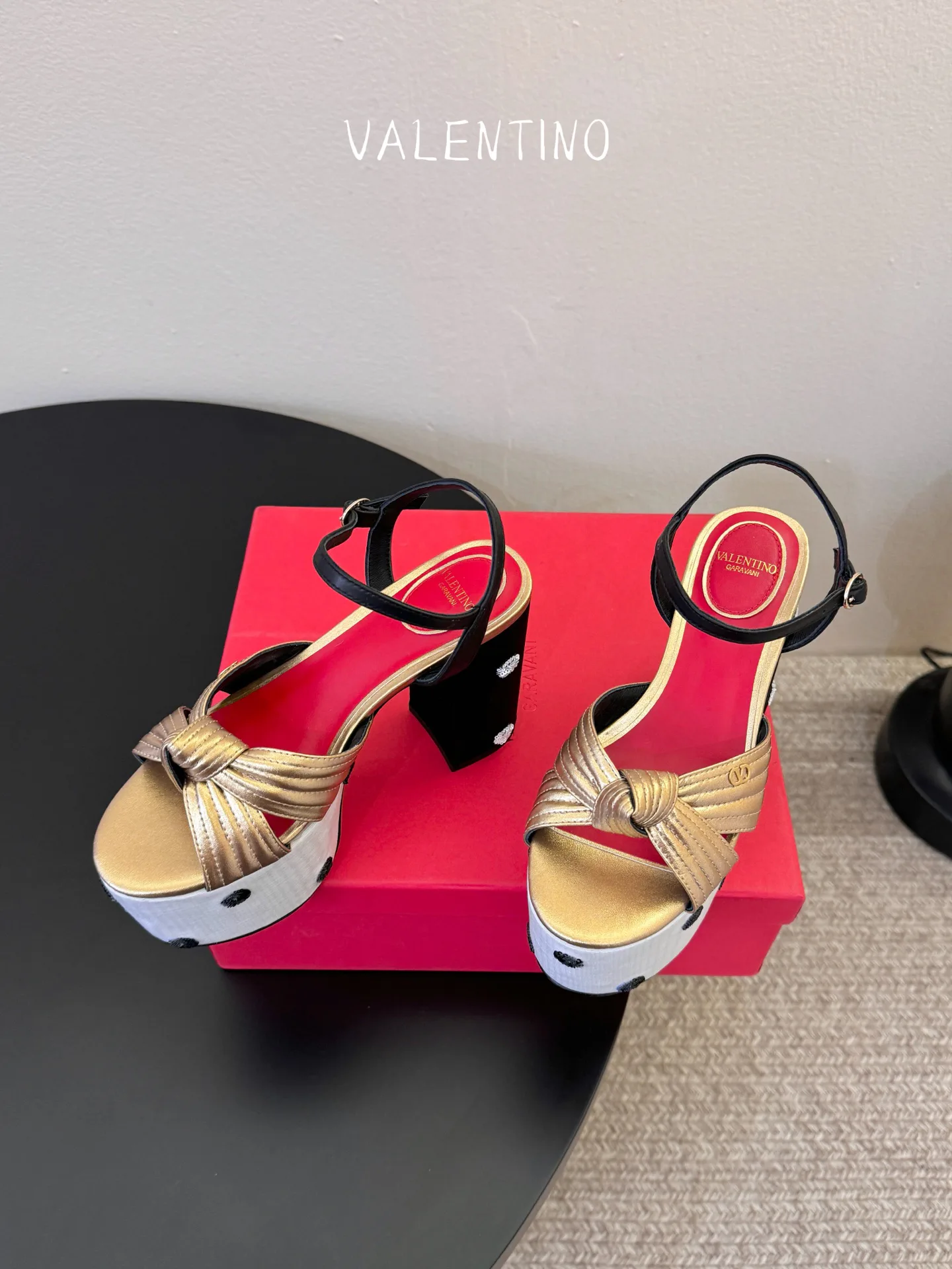 Босоножки Женские Valentino 14573337