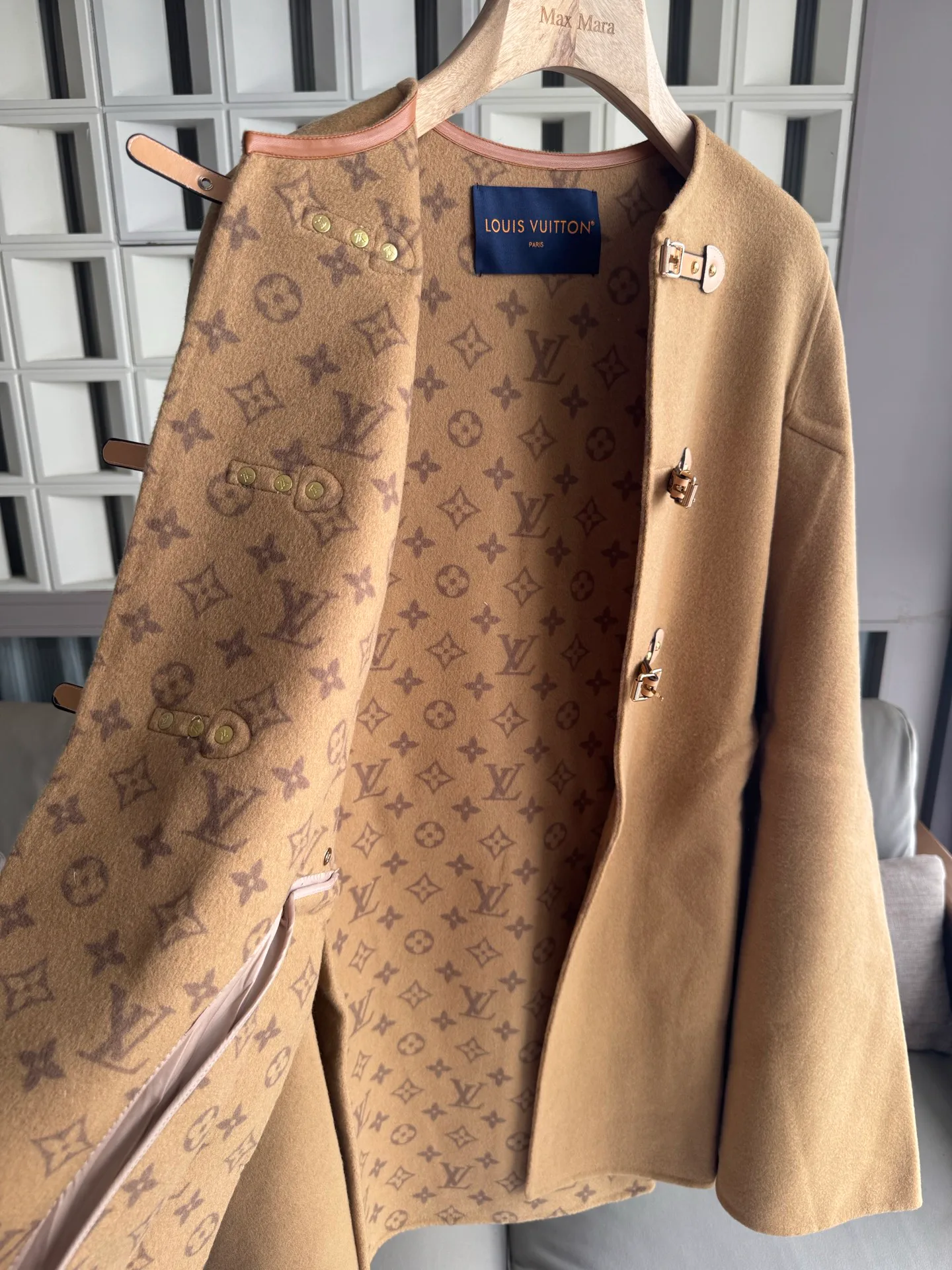 Пальто Женские Louis Vuitton 18361593