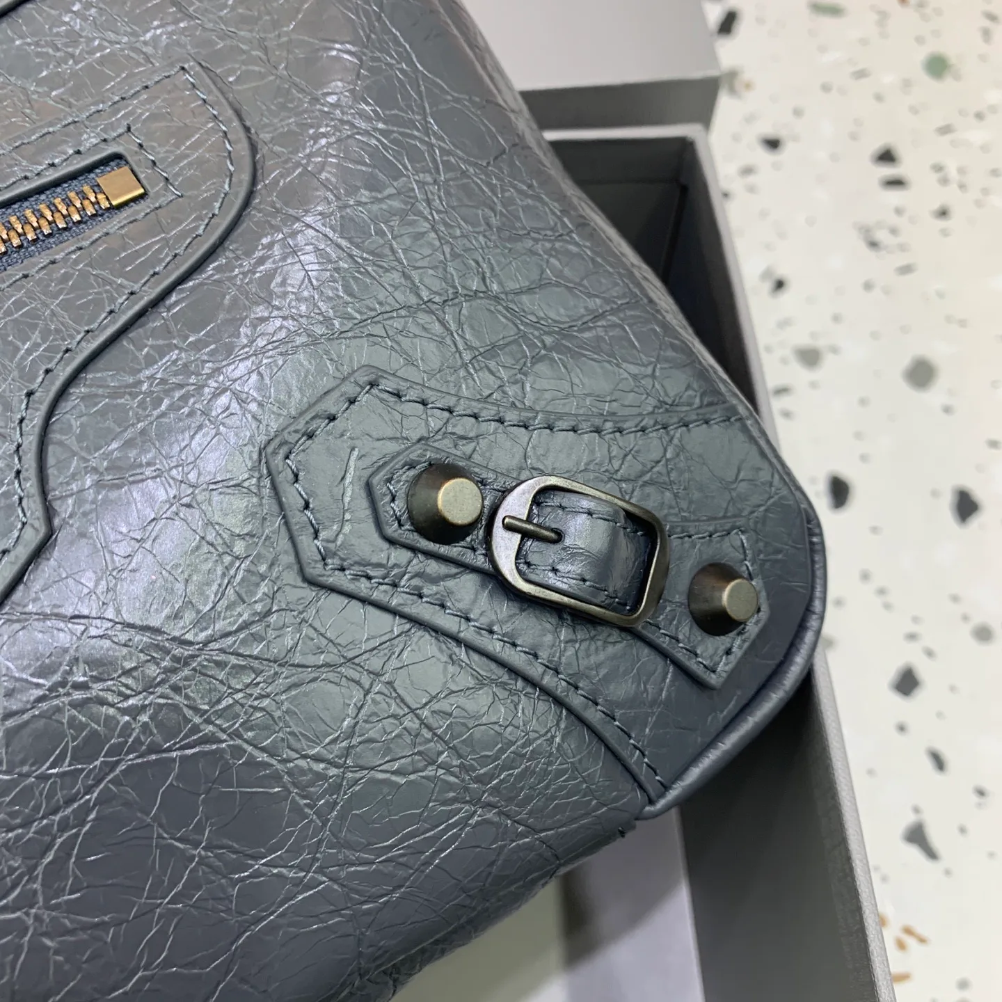 Сумки На Ремне Женские Balenciaga 11962612