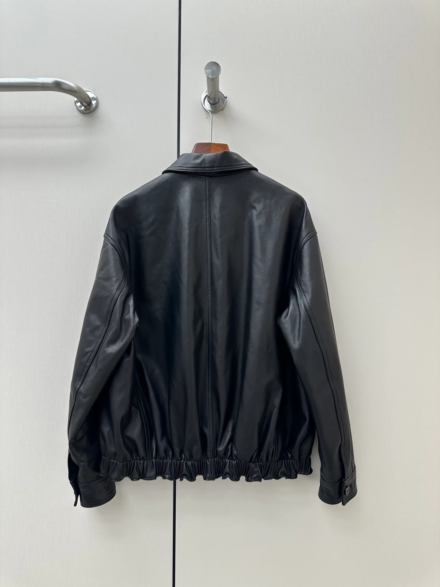 Кожаные Куртки И Дублёнки Женские Prada 19166694
