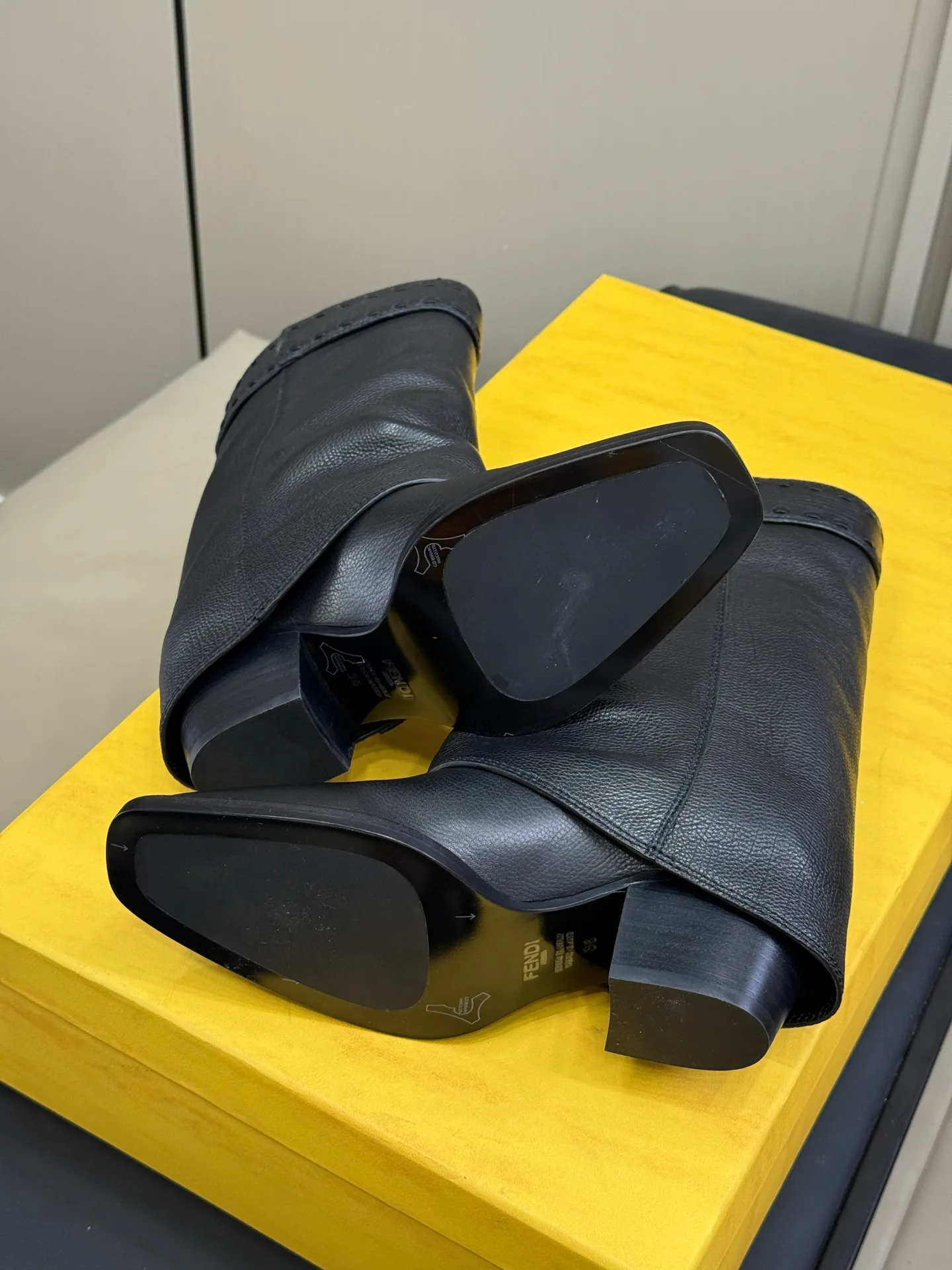 Сапоги Женские Fendi 18370132