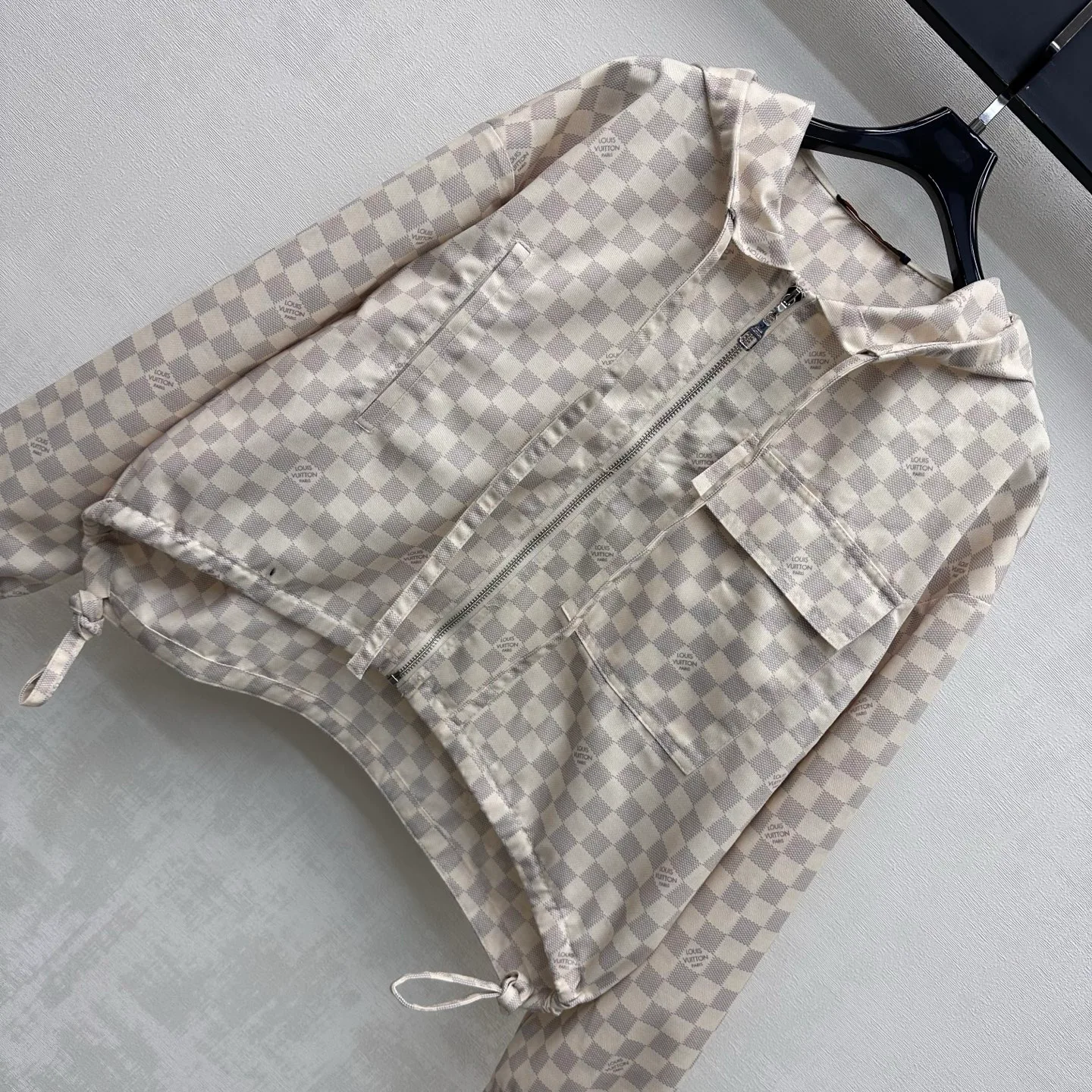 Куртки И Пуховики Женские Louis Vuitton 18228475