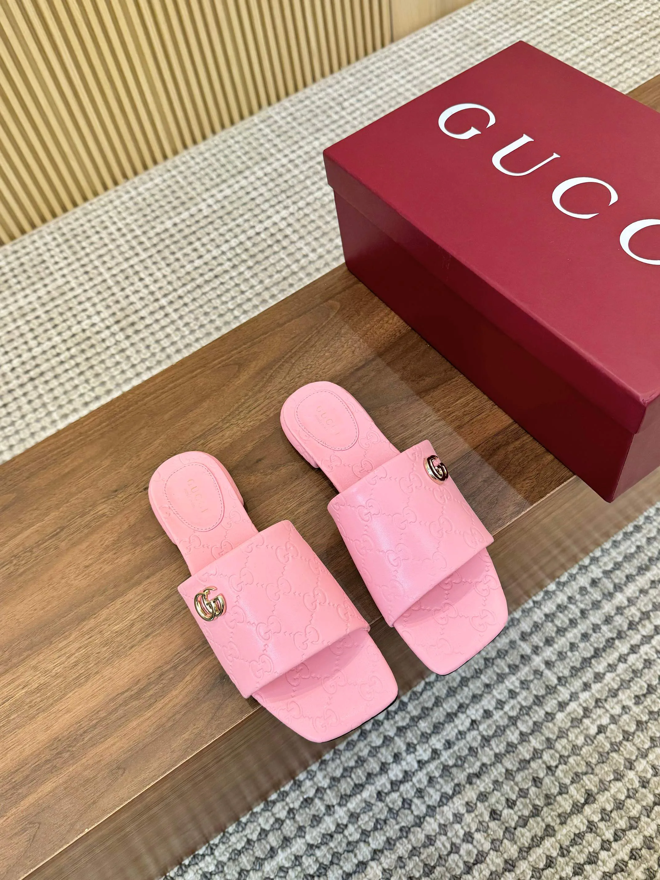 Шлепанцы Женские Gucci 11890946