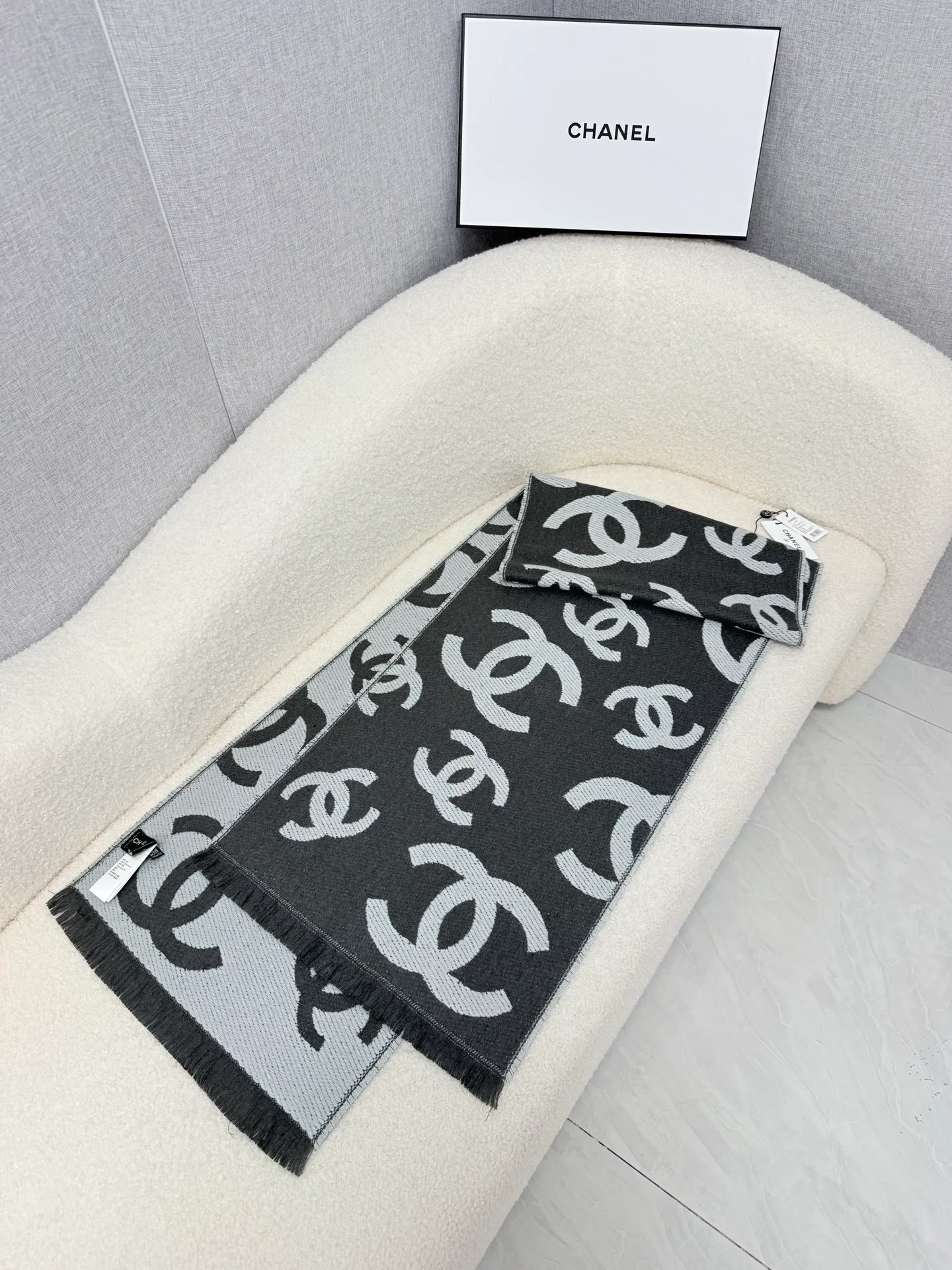 Шарфы Chanel 18675460