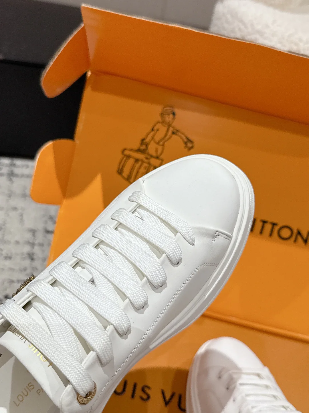 Кроссовки Женские Louis Vuitton 11214835