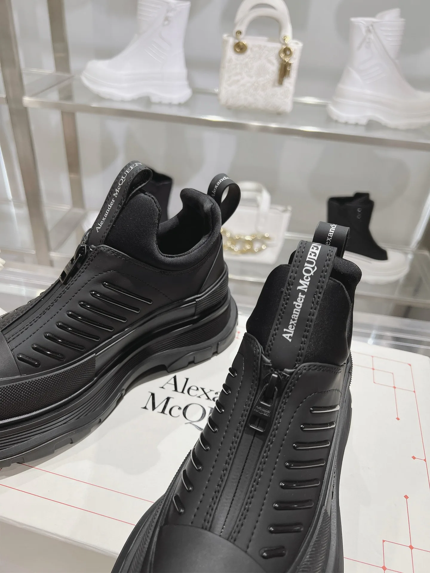Кроссовки Женские Alexander Mcqueen 18740873