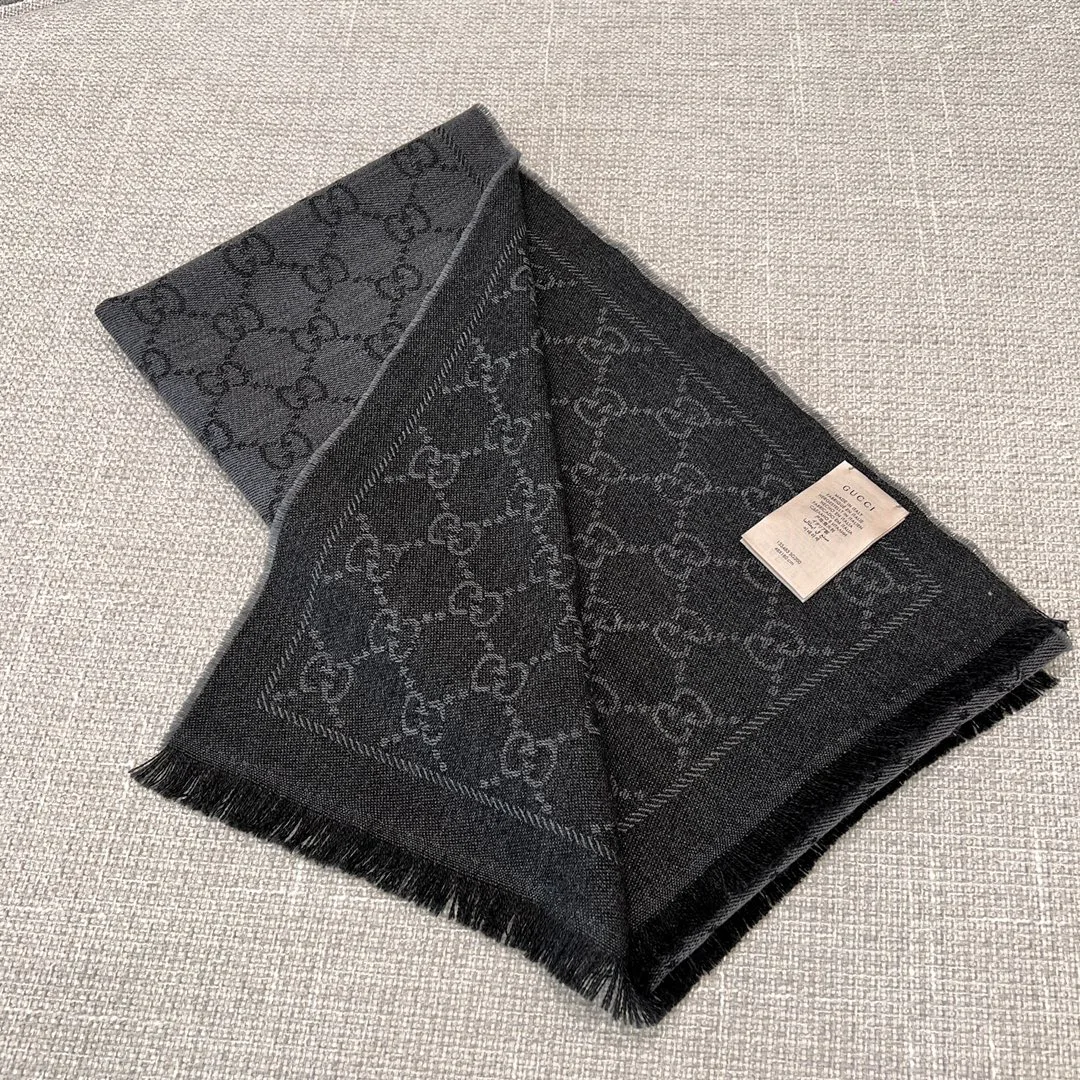 Шарфы Gucci 18663959
