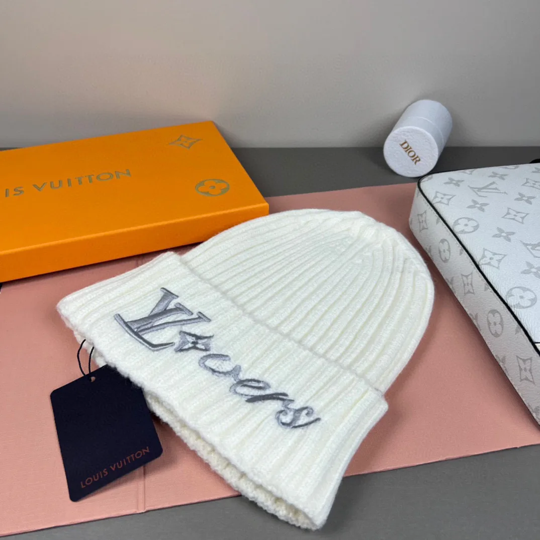 Головные Уборы Louis Vuitton 18105735