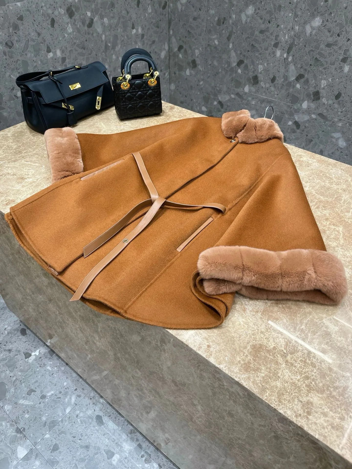 Пальто Женские Loro Piana 17998409