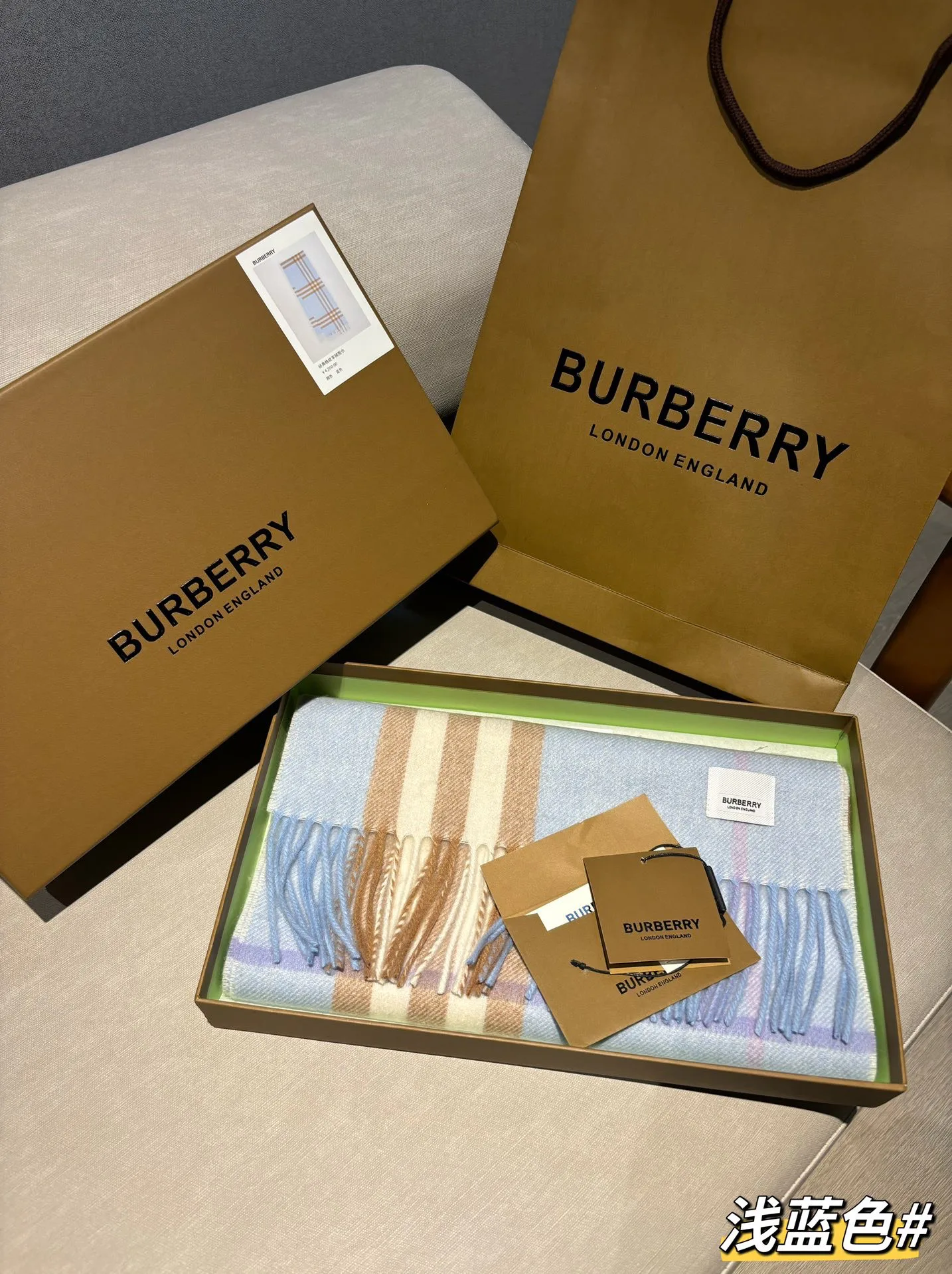 Шарфы Burberry 18507480