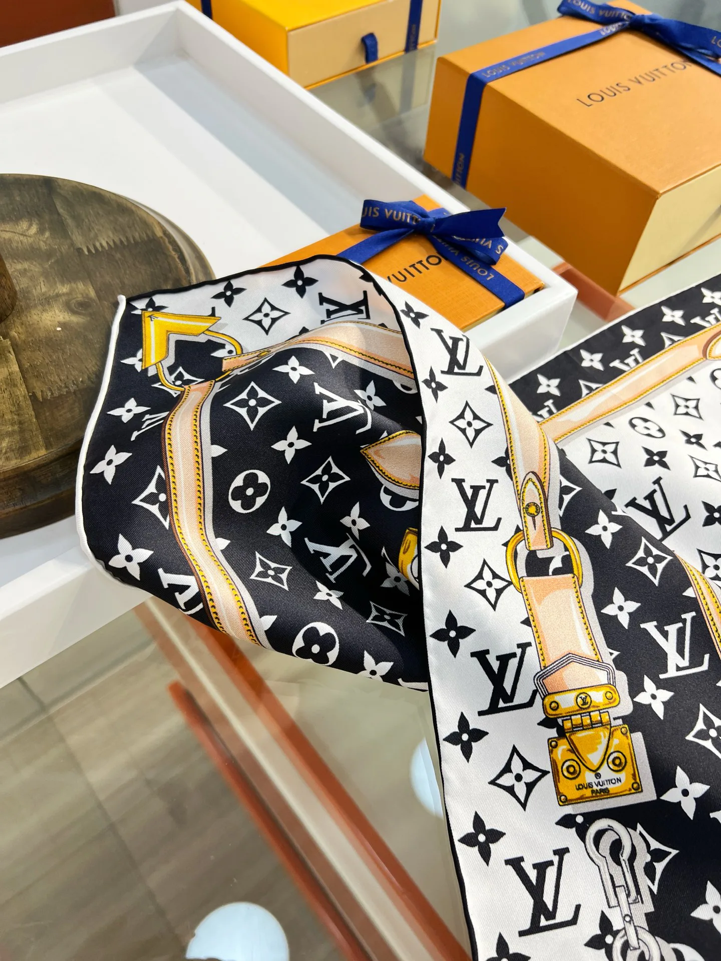 Платки Louis Vuitton 11503428